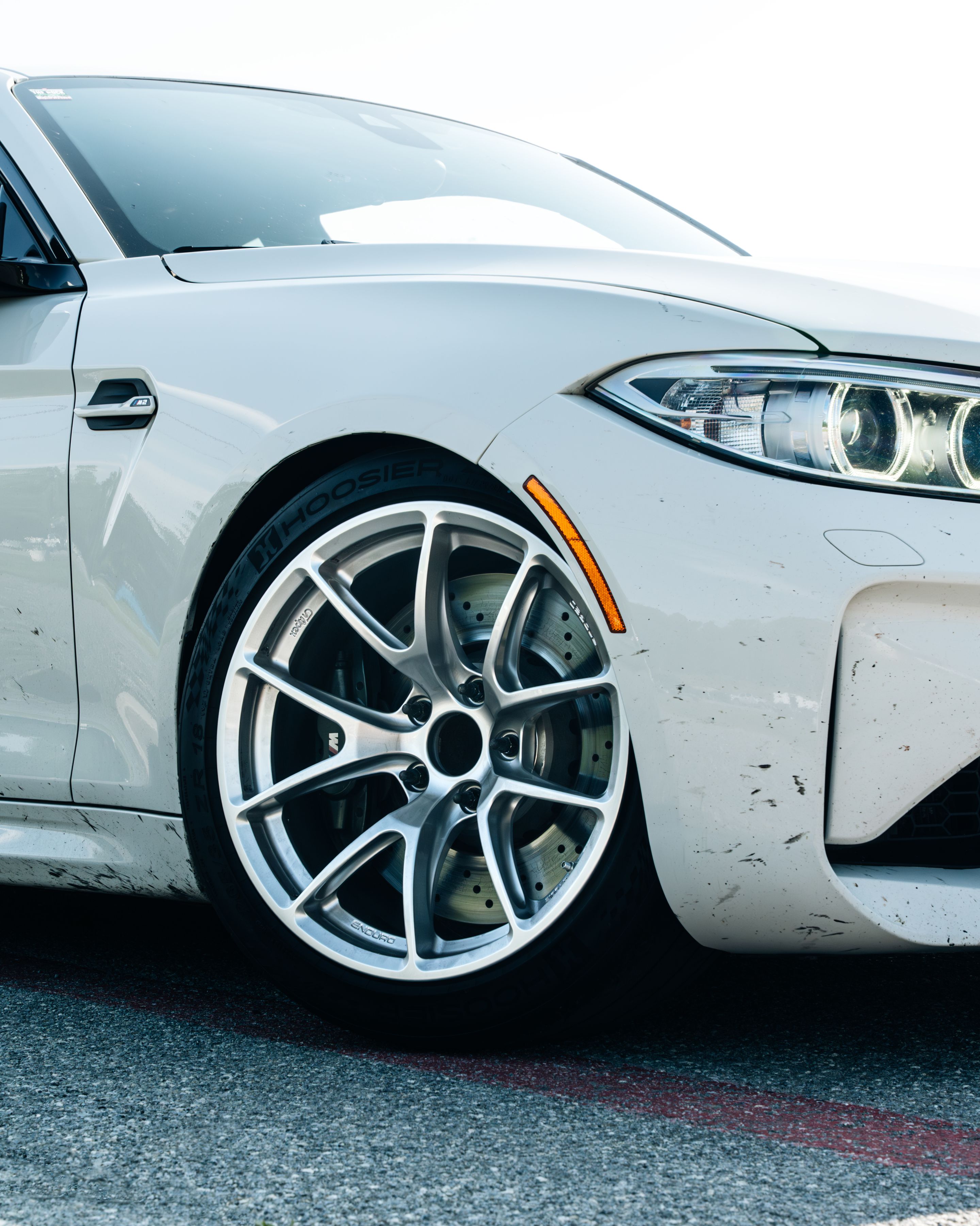 White BMW F87 M2 with 18" VS-5RE Apex wheels in Anthracite
