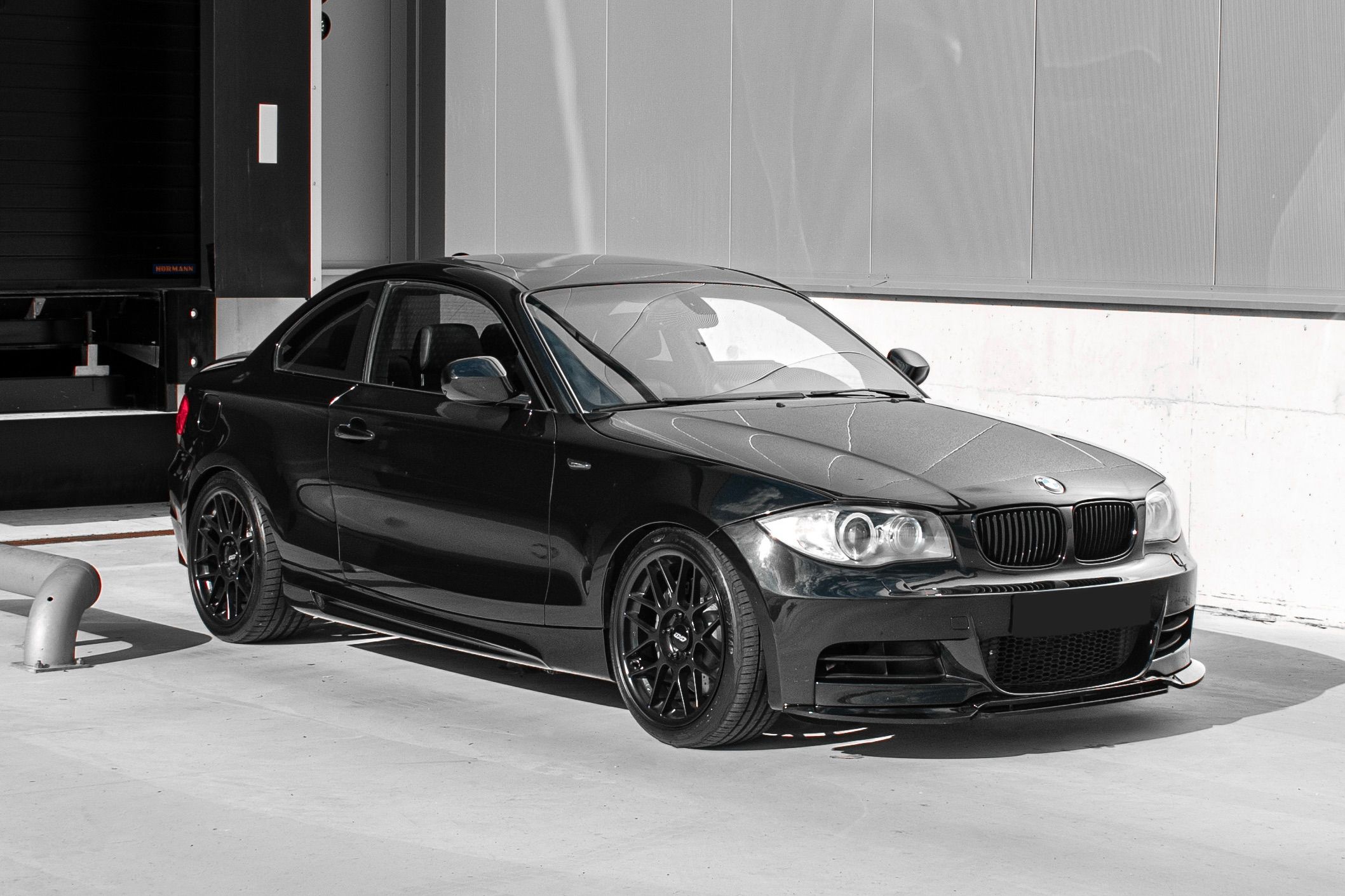 Black BMW E82 Coupe 1 Series with 18" ARC-8 Apex wheels in Satin Black
