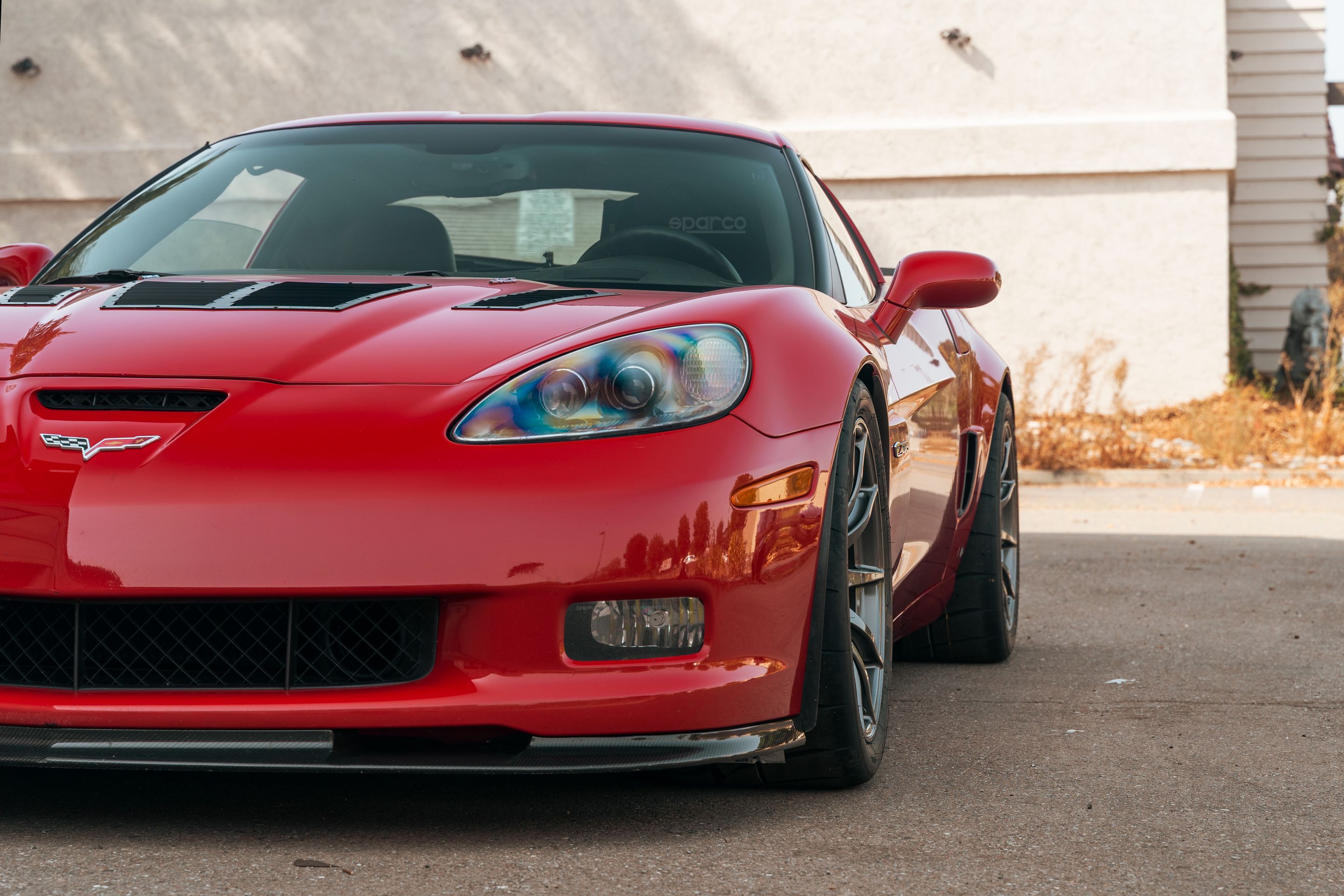 Red Chevrolet C6 Corvette Z06 with 18" SM-10 Apex wheels in Anthracite