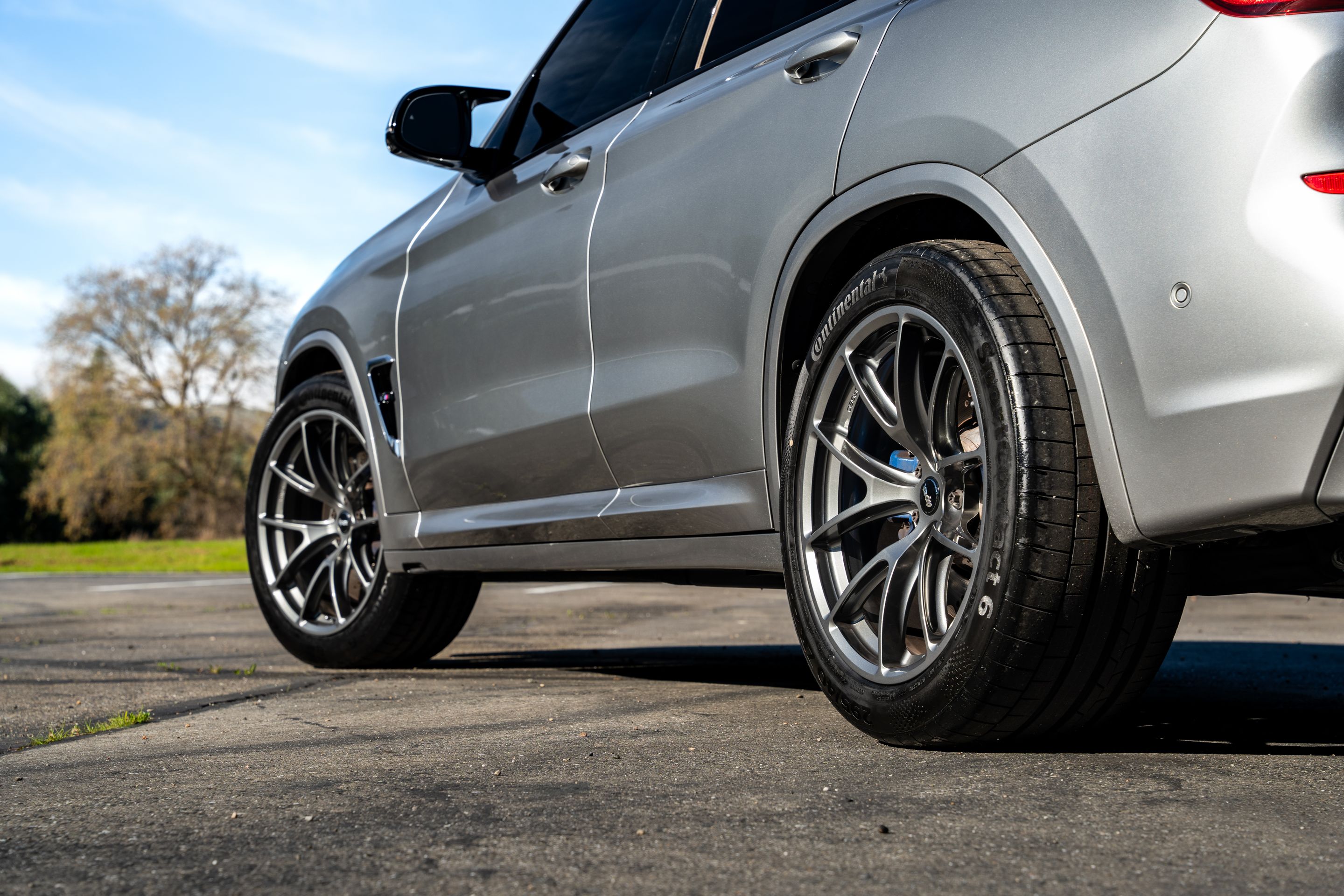 Silver BMW F97 X3M with 20" VS-5RX Apex wheels in Anthracite