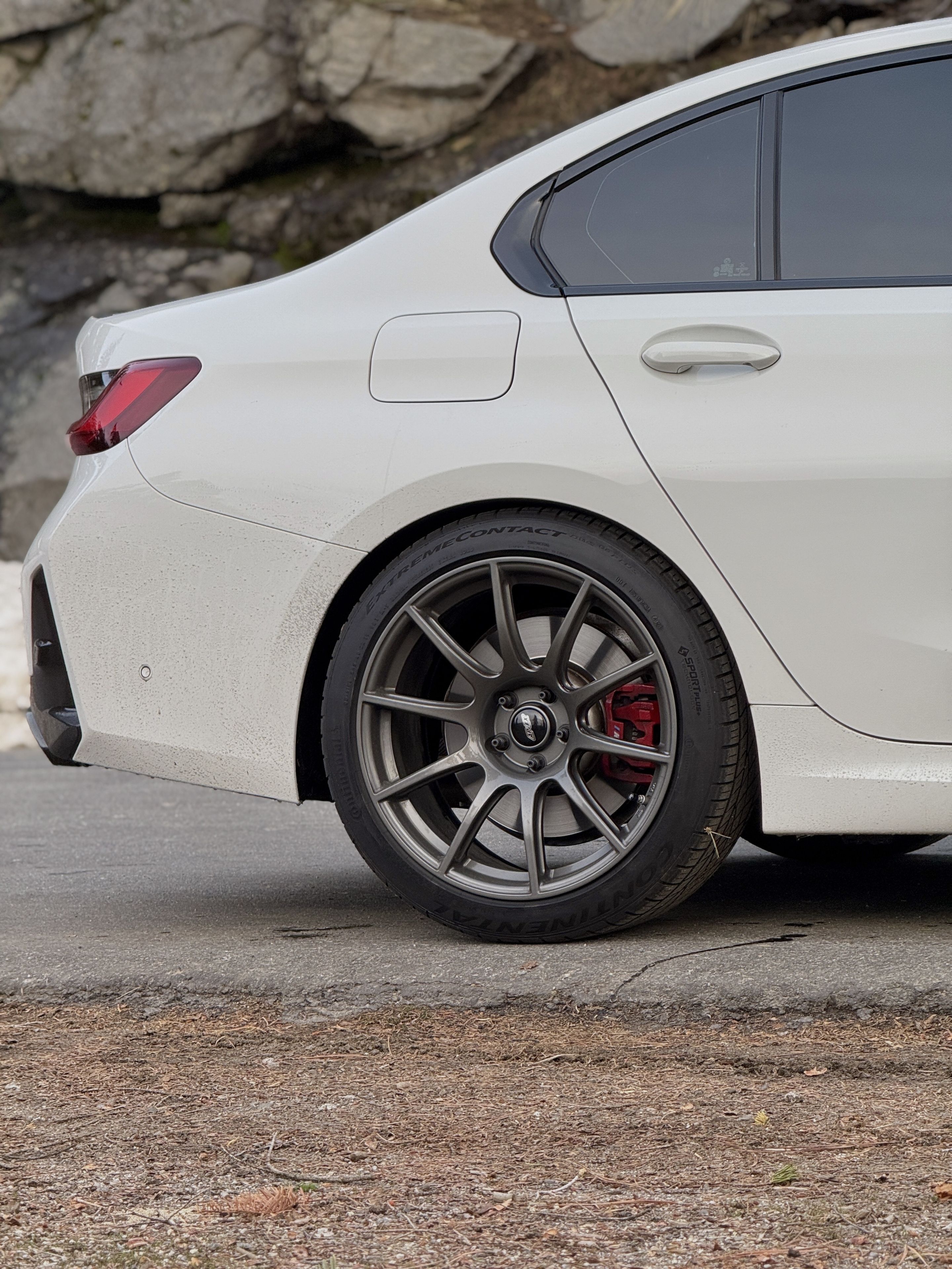 White BMW G20 Sedan 3 Series with 19" SM-10 Apex wheels in Anthracite