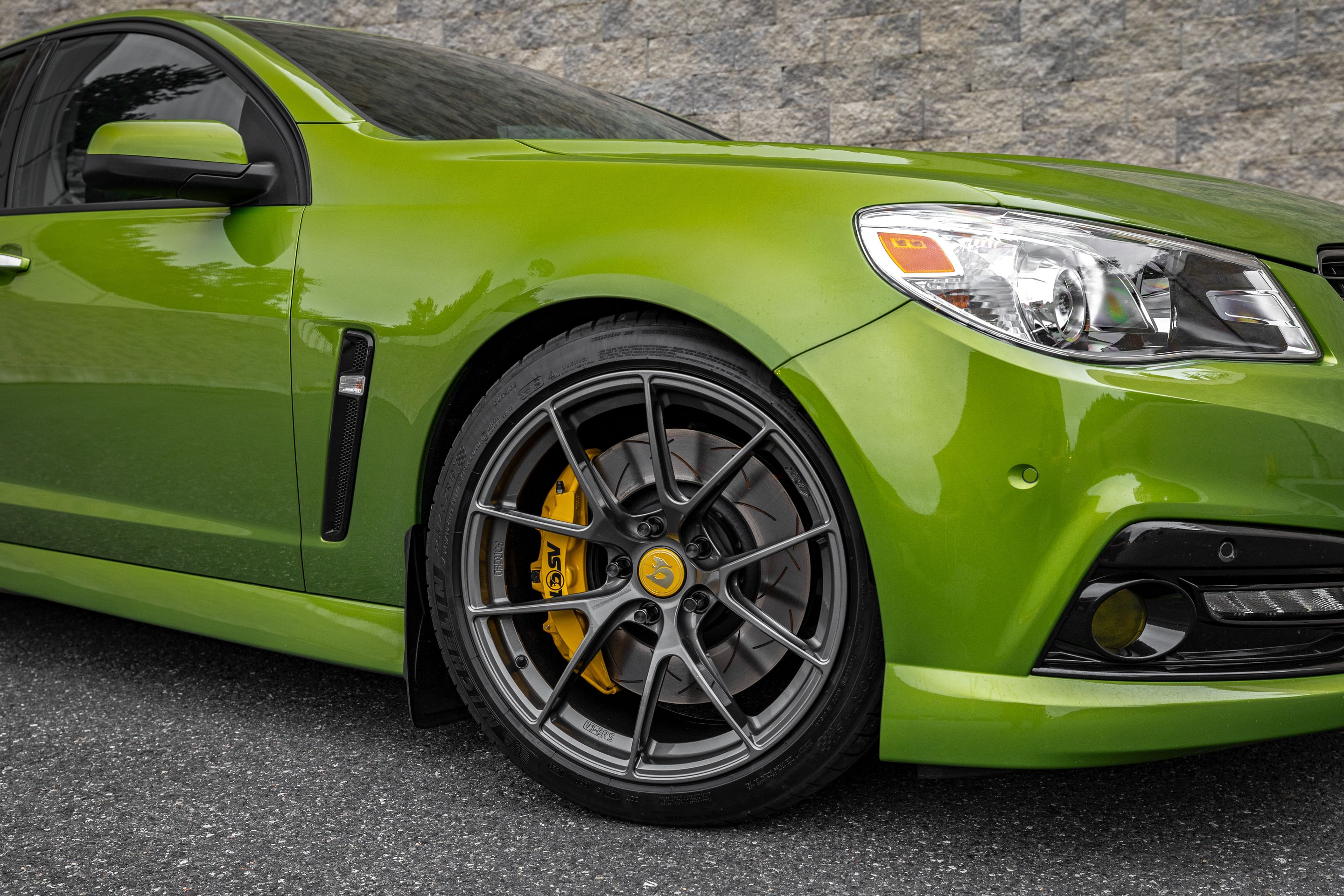 Green Chevrolet SS with 19" VS-5RS Apex wheels in Anthracite