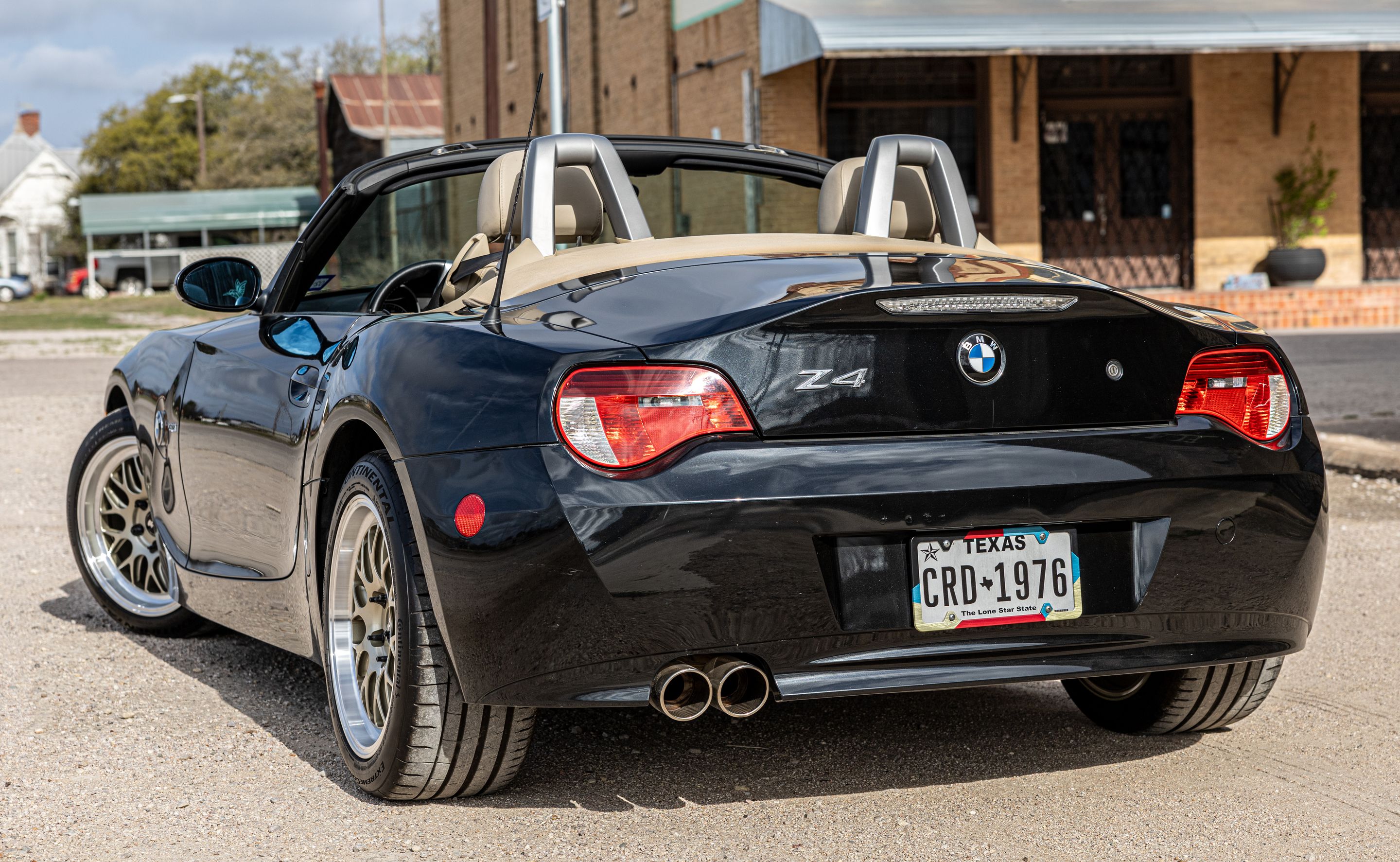 Black BMW E85 Roadster Z4 with 17" ML-10RT Apex wheels in Machined Lip Gloss Motorsport Gold