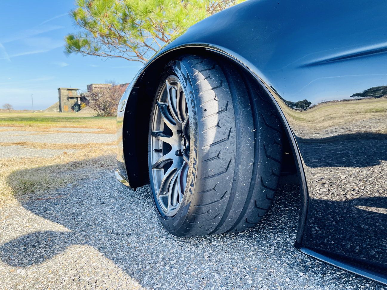 Black Chevrolet C6 Corvette Z06 with 18"/19" SM-10 Apex wheels in Anthracite