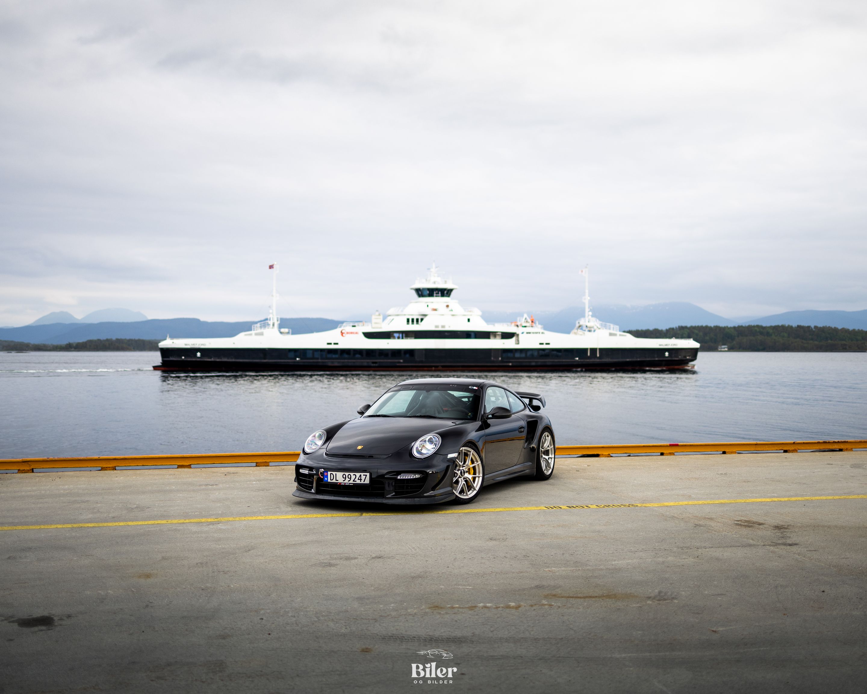 Black Porsche 911 997 GT2 with 19" VS-5RS Apex wheels in Brushed Clear