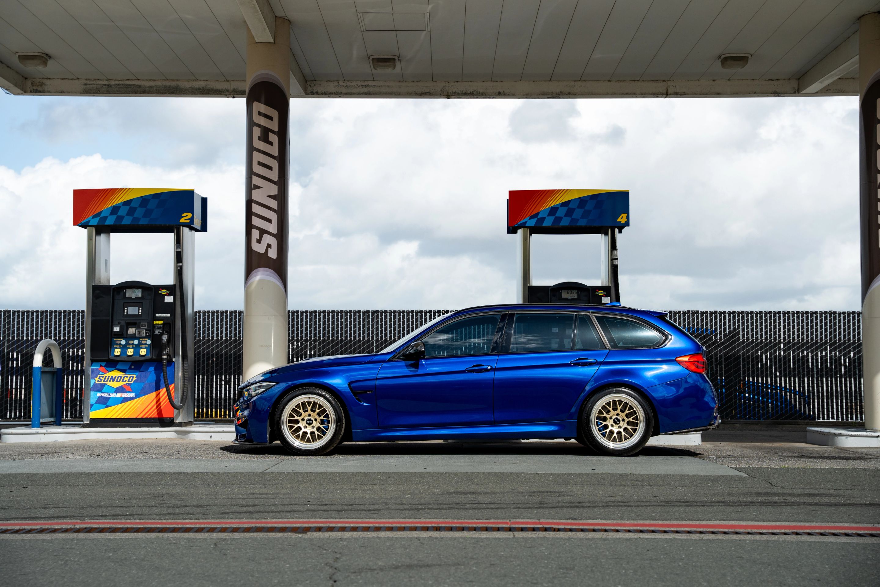 Blue BMW F80 M3 with 18" ML-10RT Apex wheels in Machined Lip Gloss Motorsport Gold