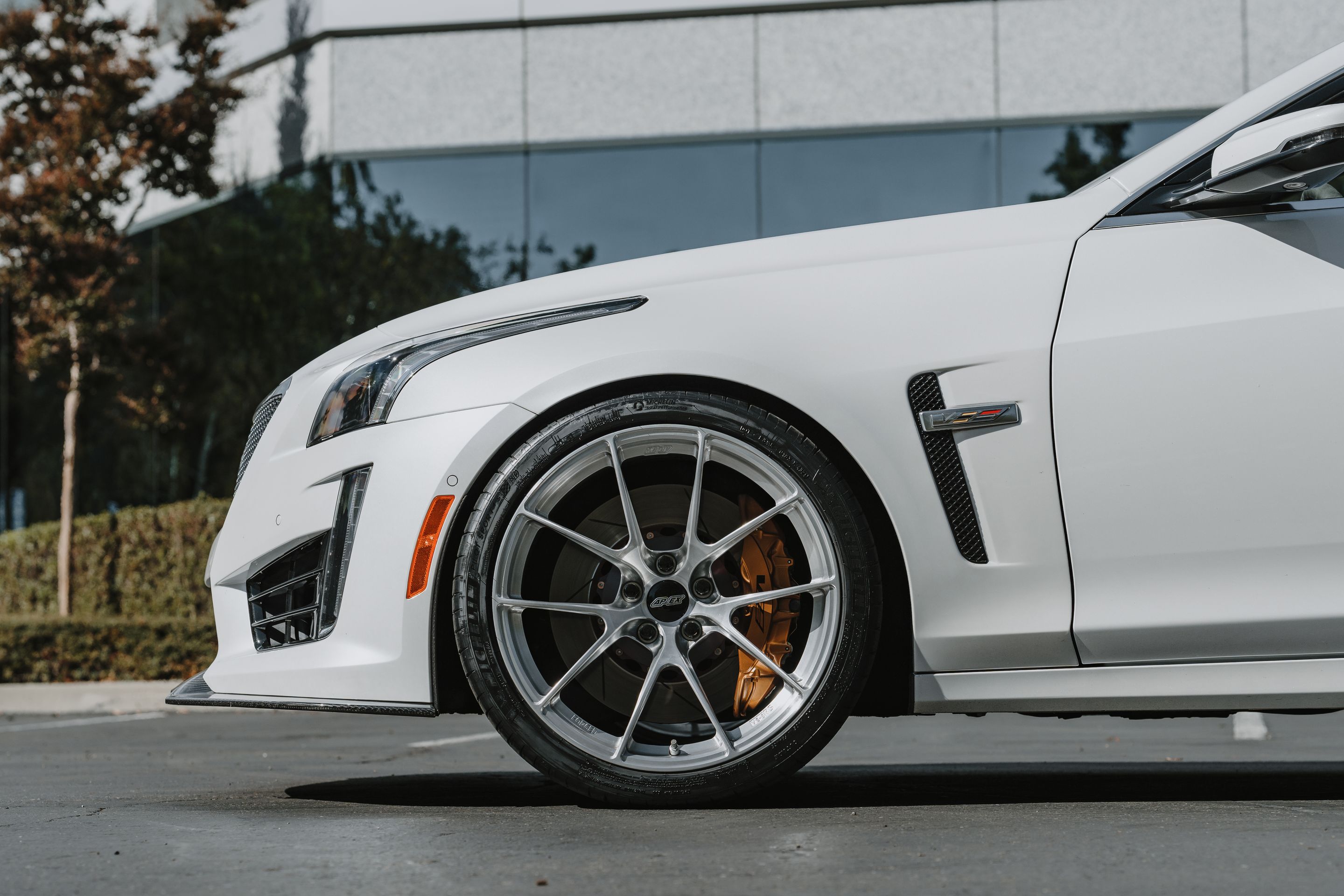 White Cadillac Gen 3 CTS-V with 20" VS-5RS Apex wheels in Brushed Clear