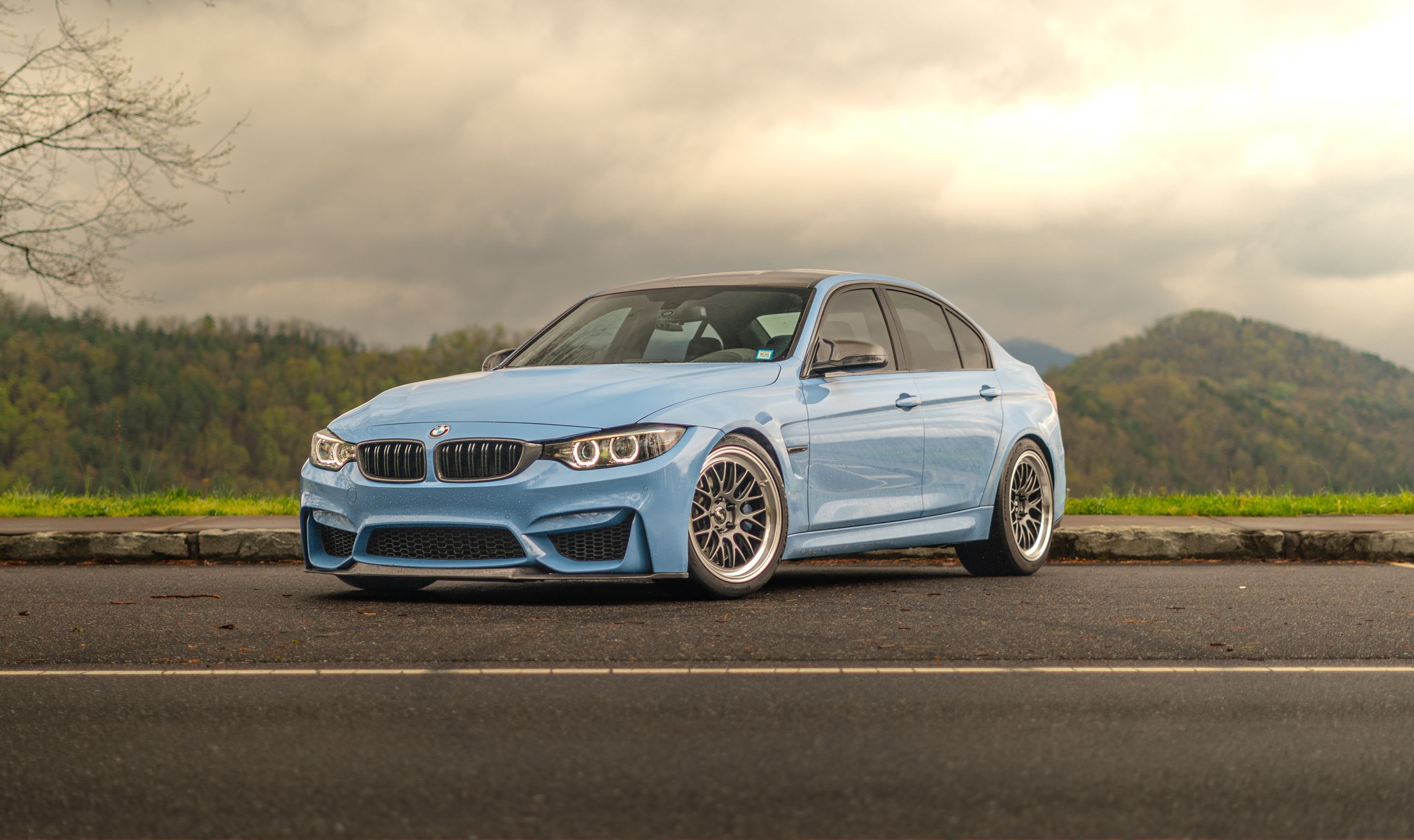 Blue BMW F80 M3 with 19" ML-10RT Apex wheels in Machined Lip Anthracite