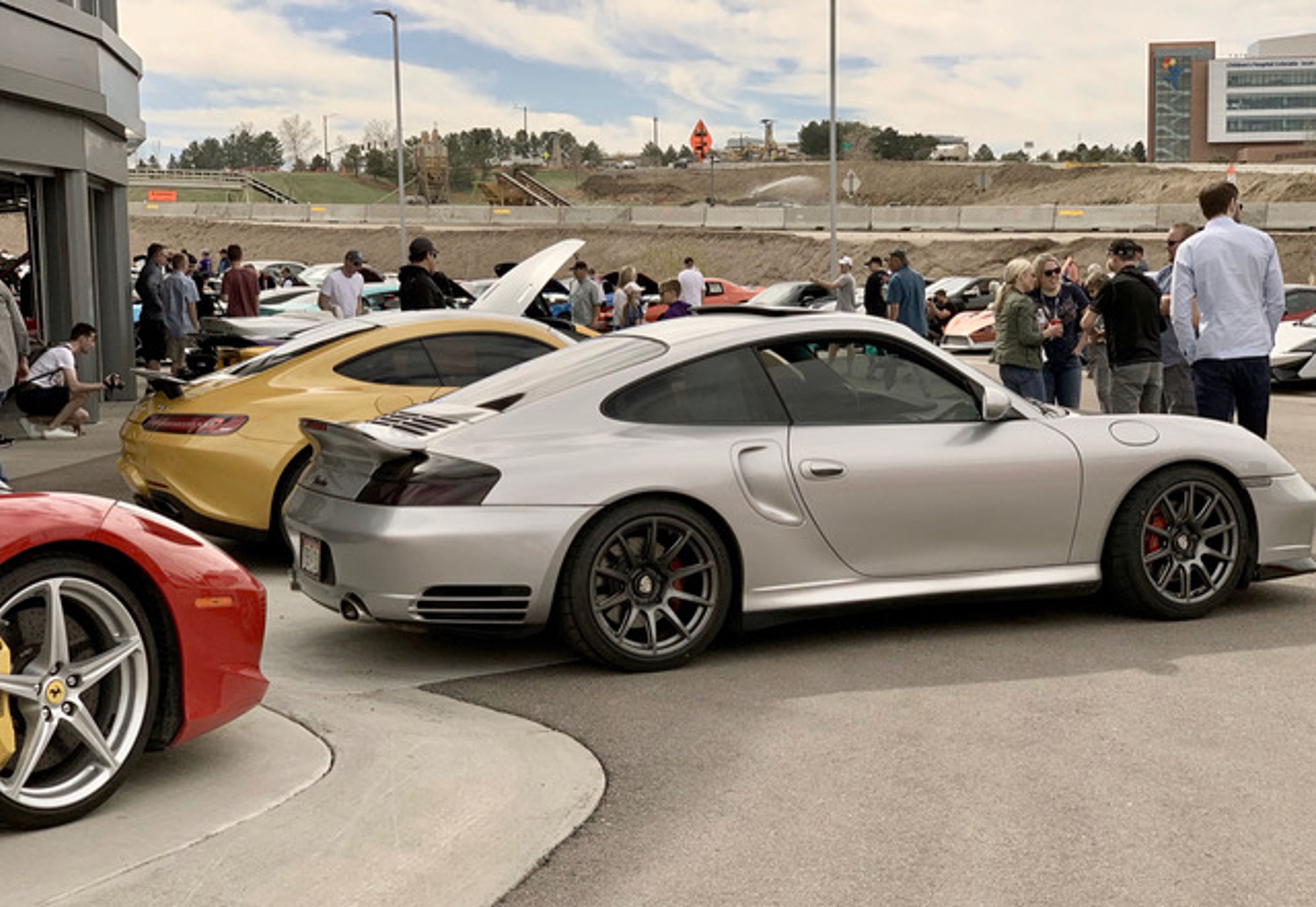 Silver Porsche 911 996 Turbo with 18" SM-10 Apex wheels in Anthracite