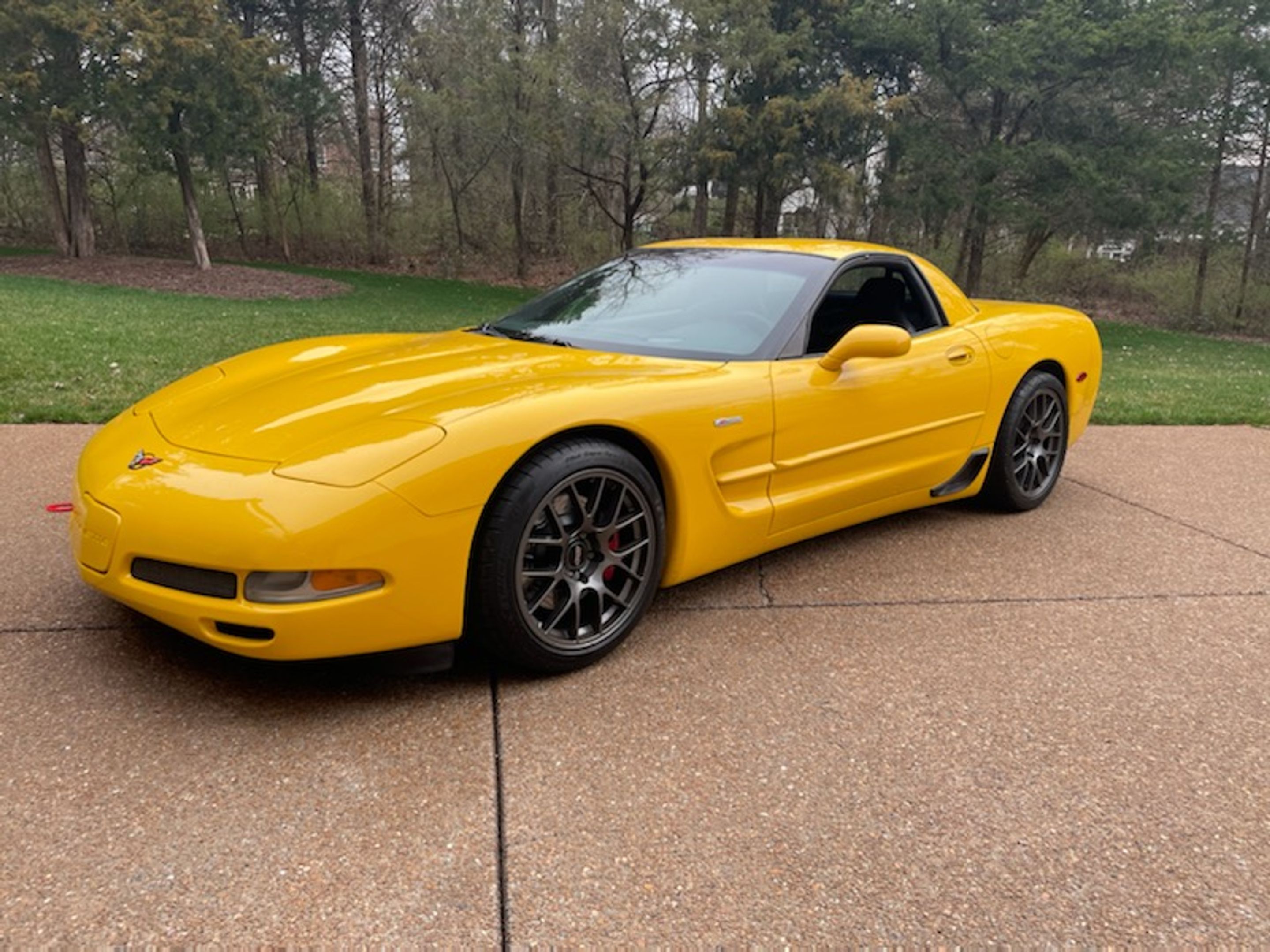Yellow Chevrolet C5 Corvette Z06 with 18" EC-7 Apex wheels in Anthracite