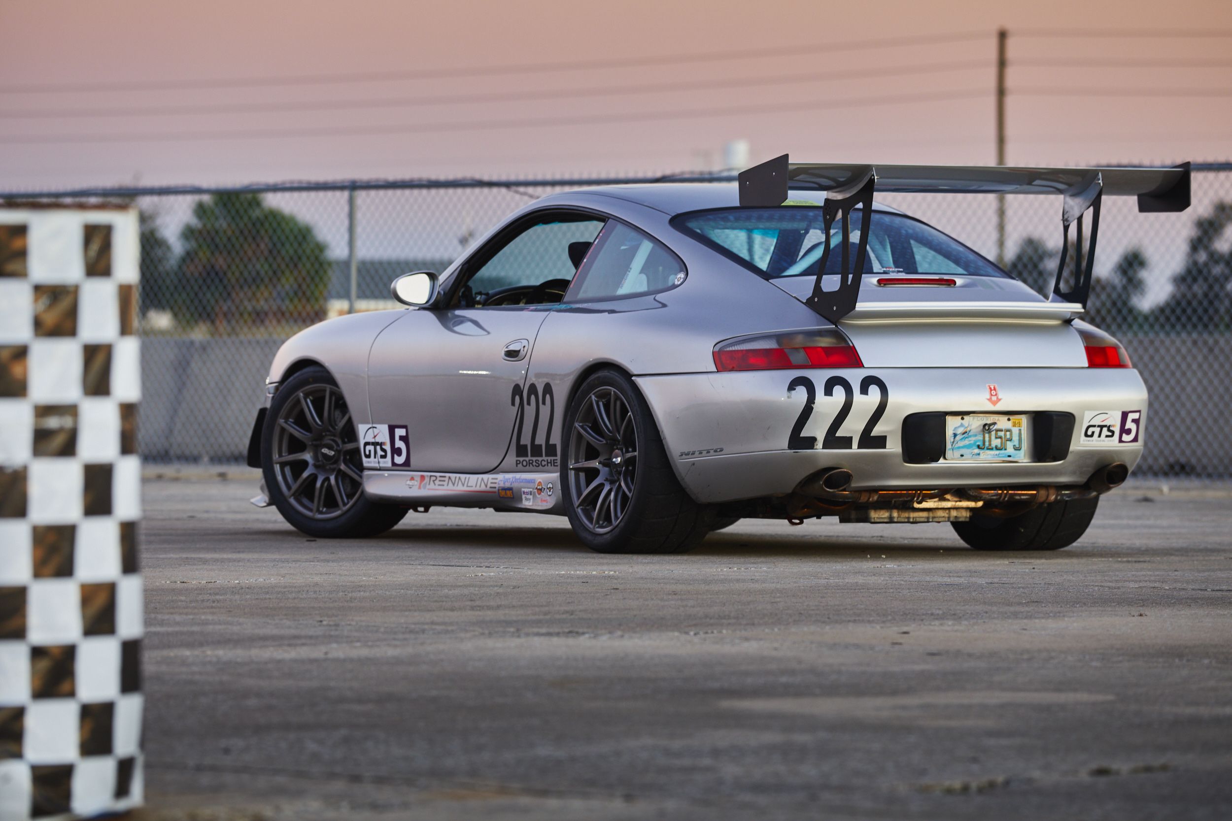 Silver Porsche 911 996 Carrera with 18" SM-10 Apex wheels in Anthracite