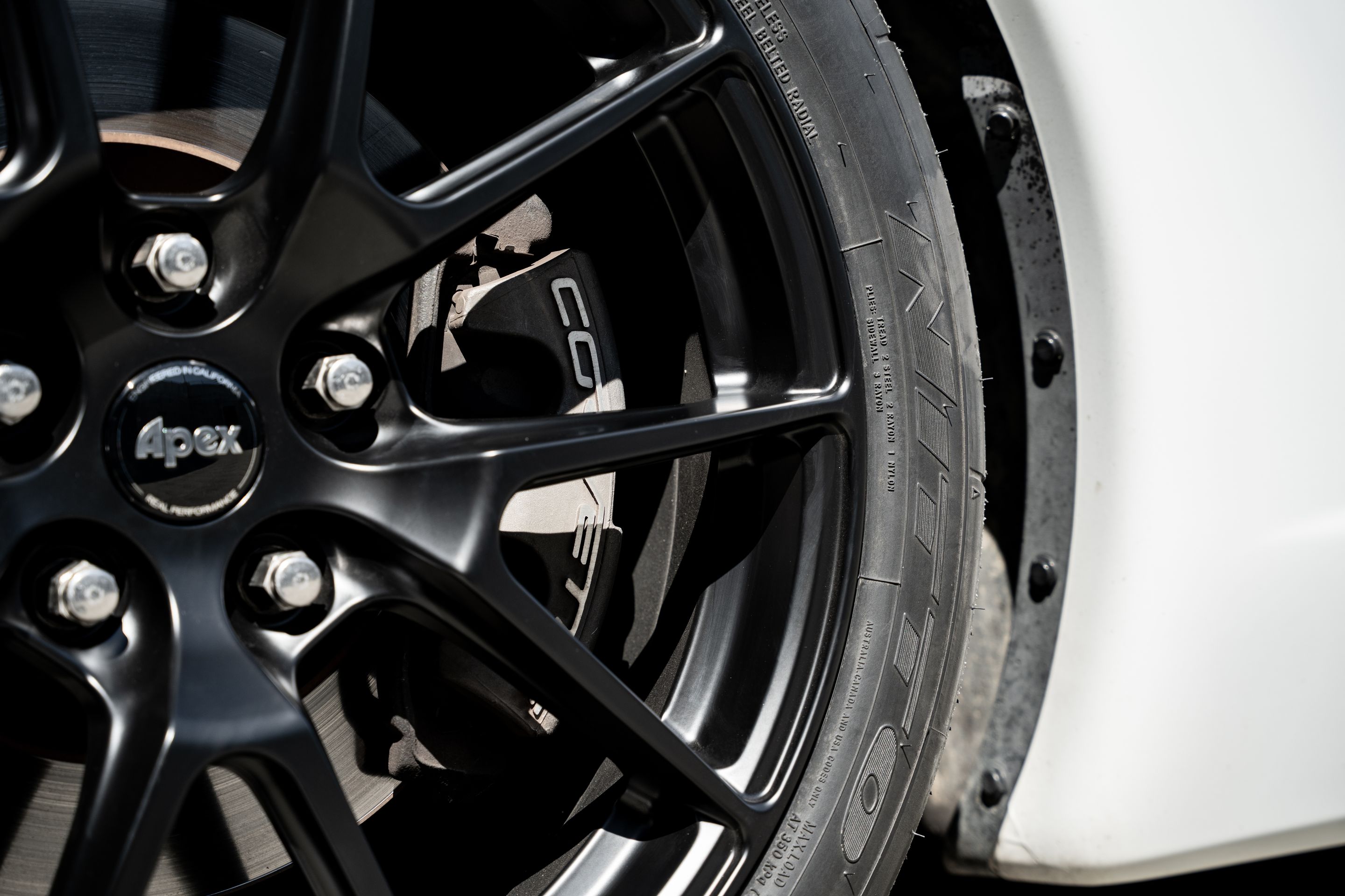 White Chevrolet C6 Corvette Base/Z51 with 18" VS-5 Apex wheels in Satin Black