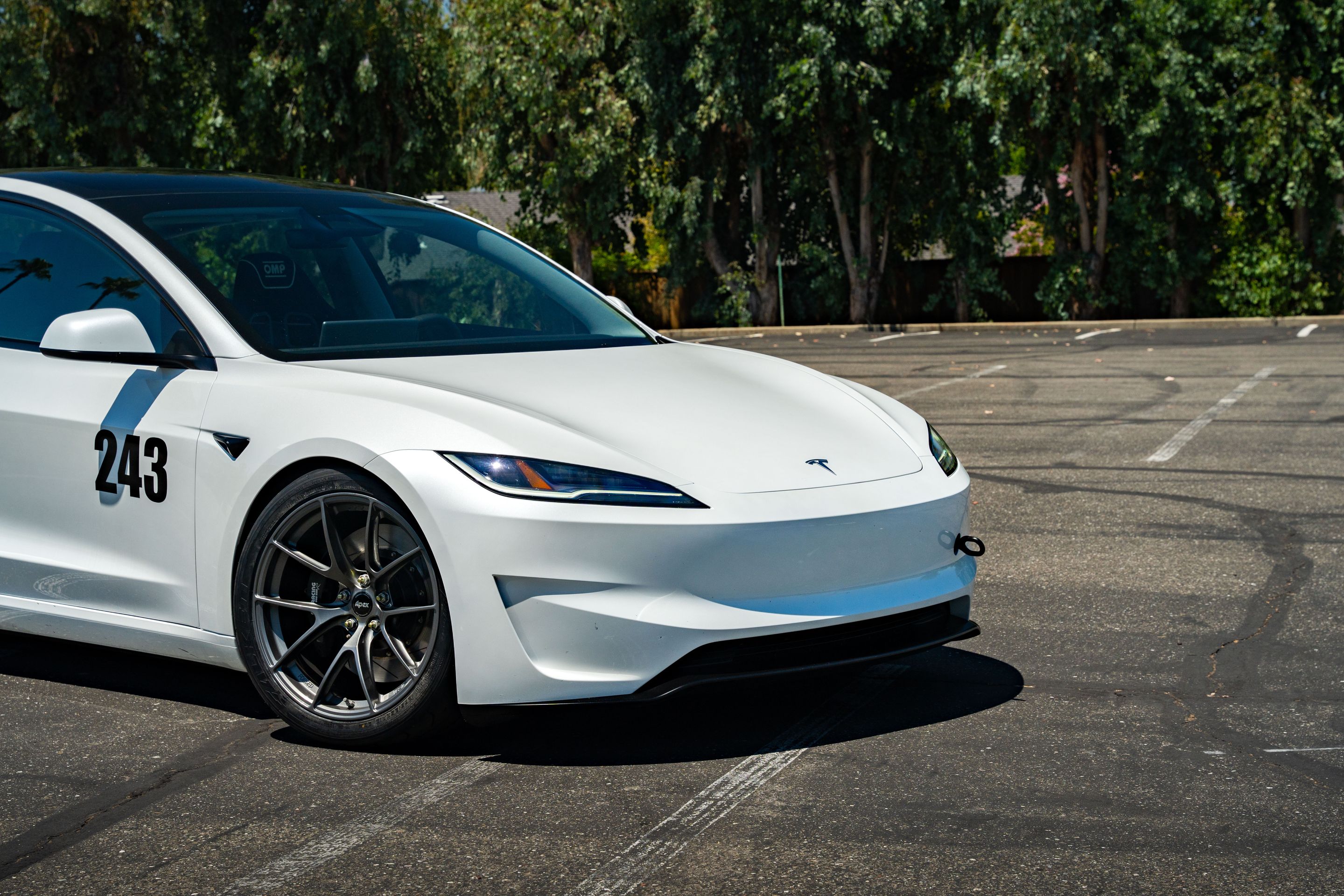 White Tesla Model 3 with 19" VS-5RS Apex wheels in Anthracite