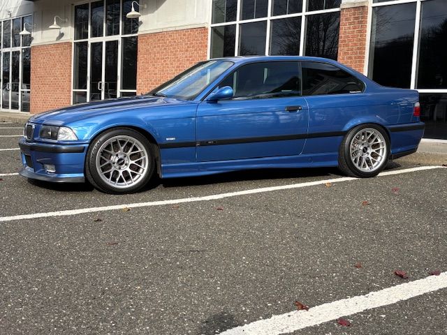 Blue BMW E36 M3 with 17" ARC-8 Apex wheels in Hyper Silver