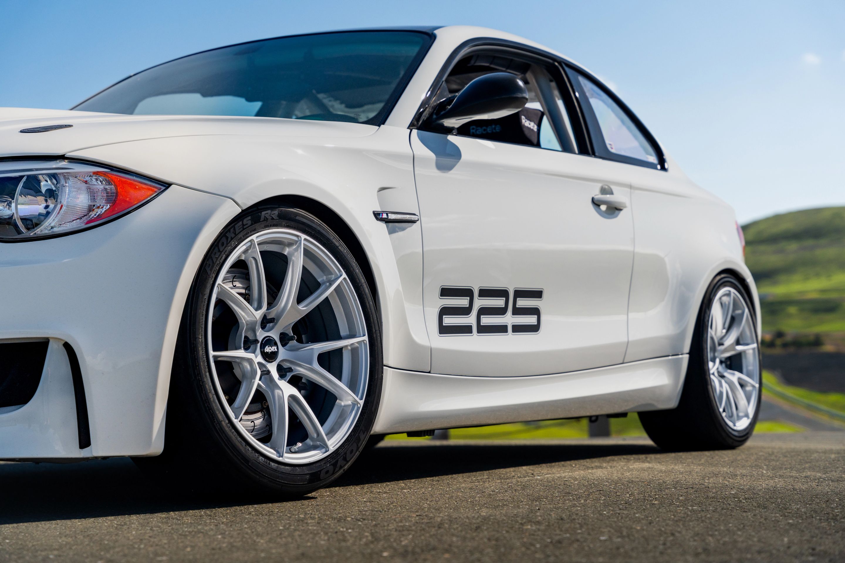 White BMW E82 1M with 18" VS-5 Apex wheels in Race Silver