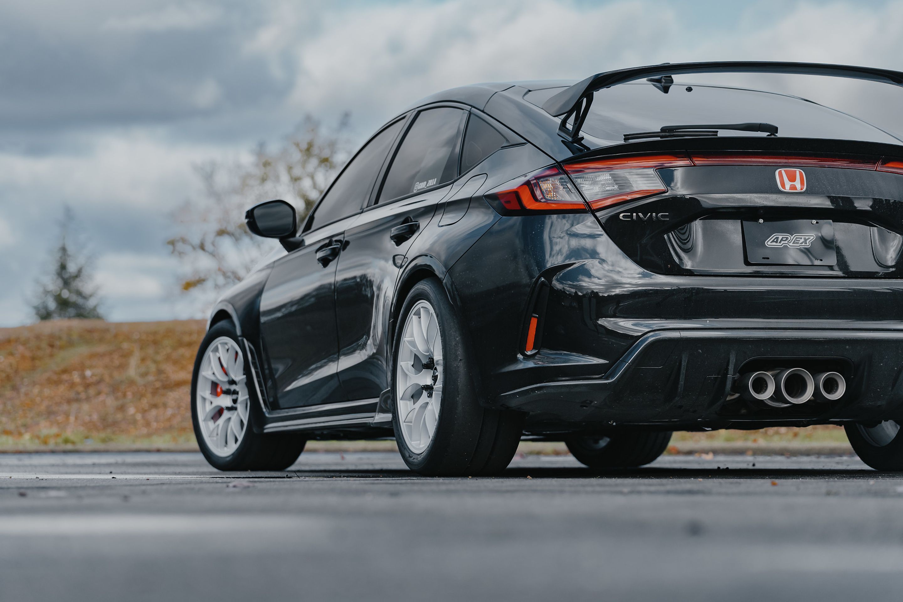 Black Honda FL5 Civic Type-R with 18" EC-7 Apex wheels in Race Silver