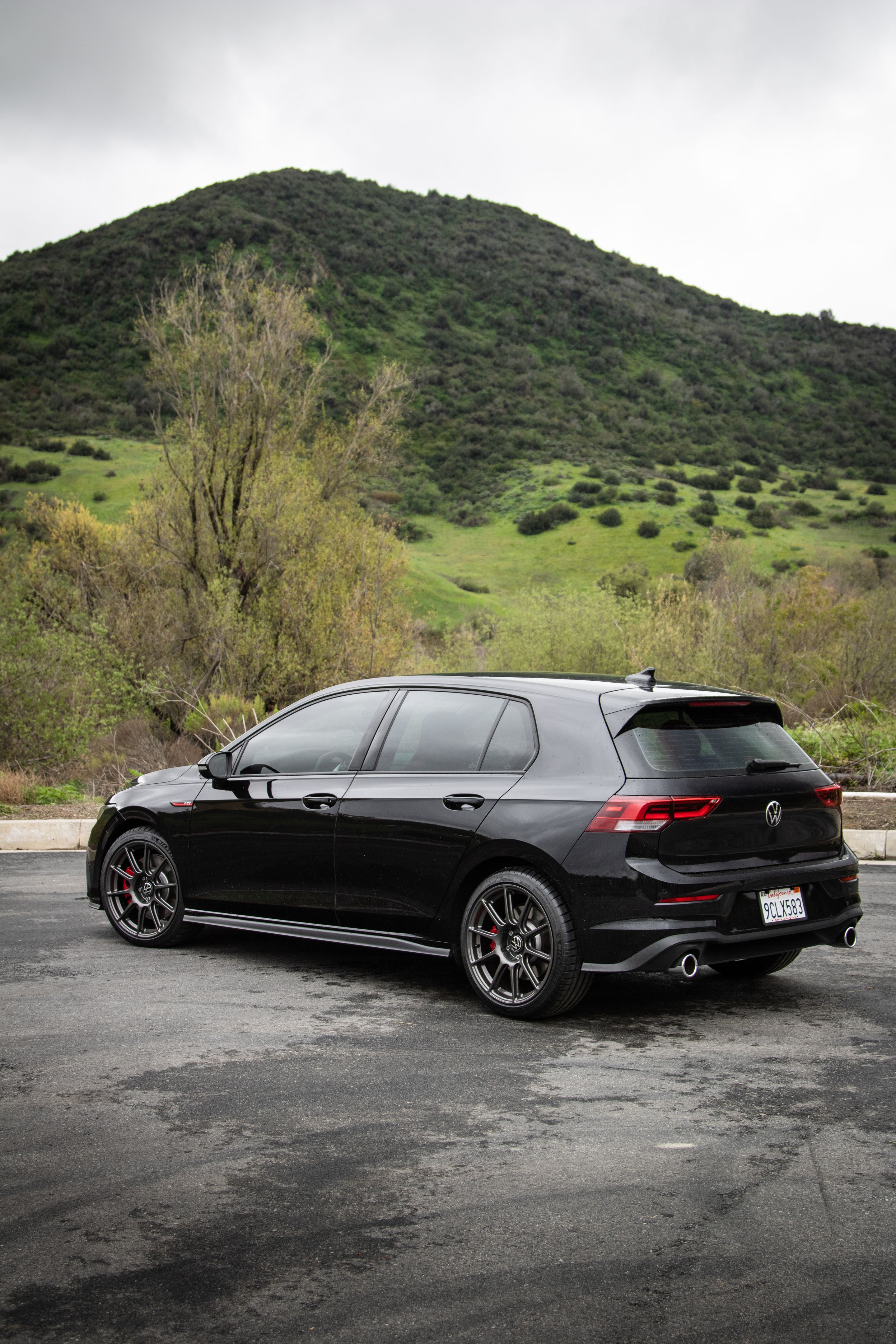 Black VW MK8 GTI with 18" SM-10 Apex wheels in Anthracite