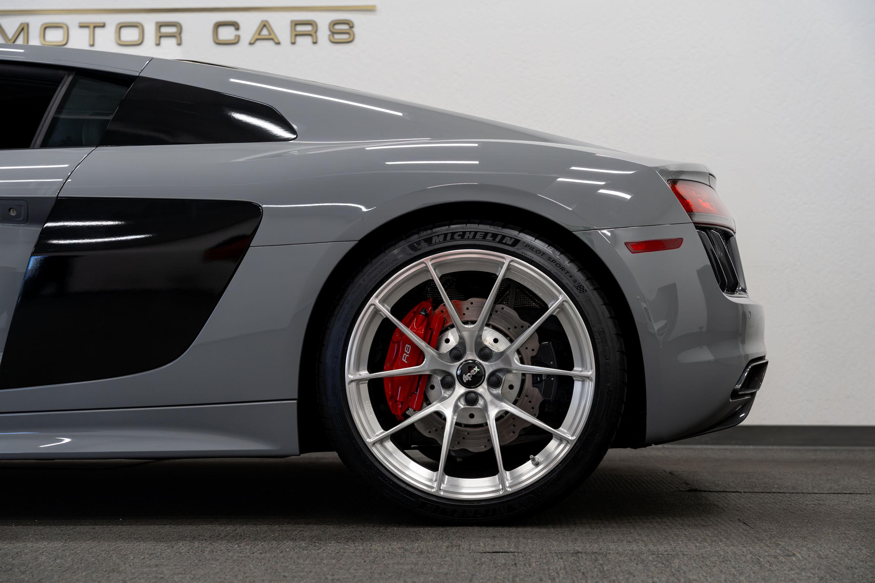 Grey Audi Gen 2 R8 with 19"/20" VS-5RS Apex wheels in Brushed Clear