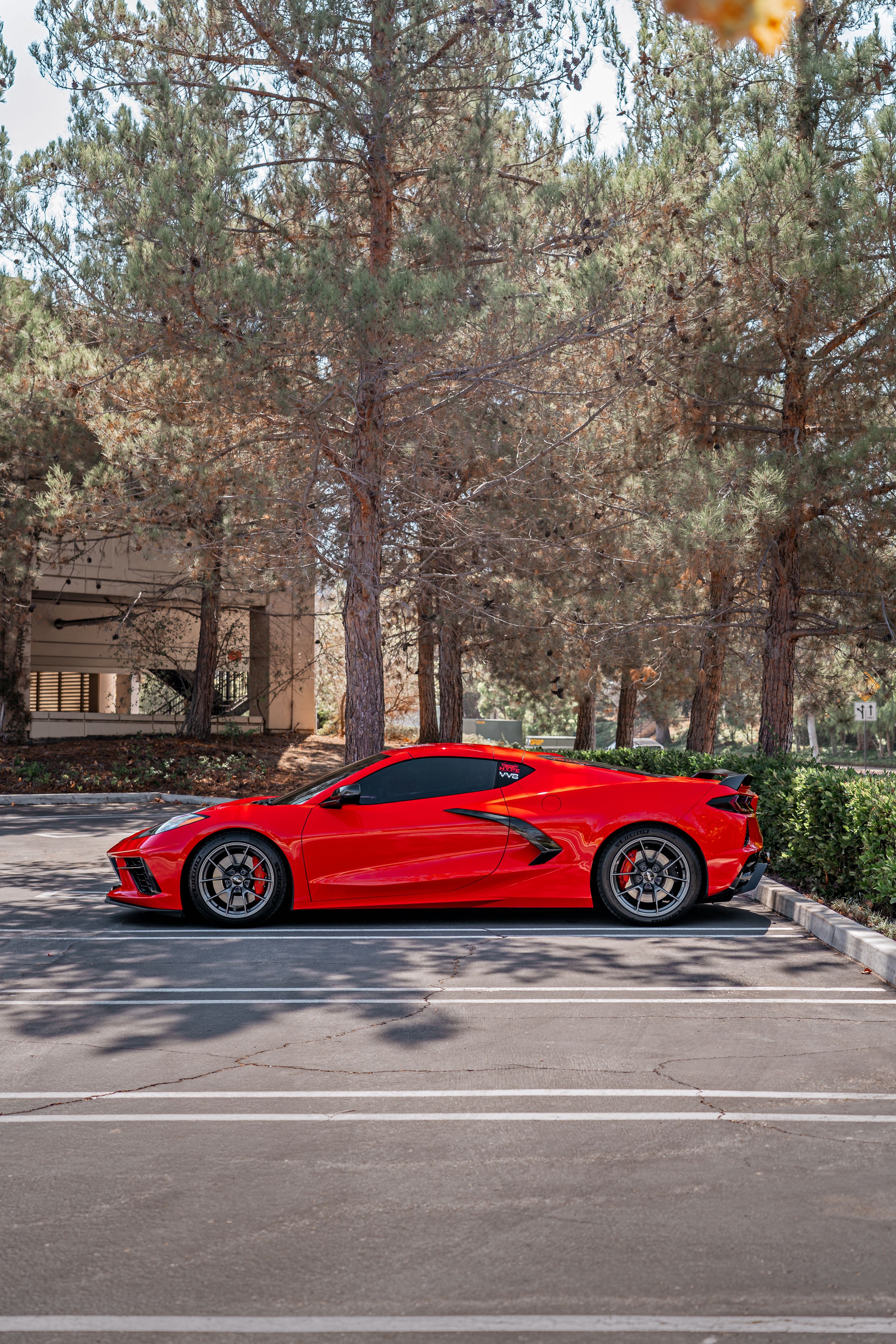 Red Chevrolet C8 Corvette Stingray/Z51 with 18"/19" VS-5RS Apex wheels in Anthracite