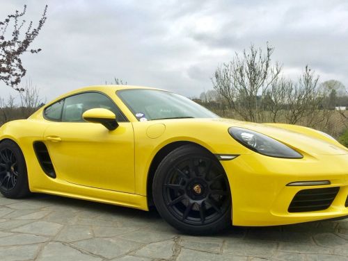 Yellow Porsche Cayman - SM-10 in Satin Black