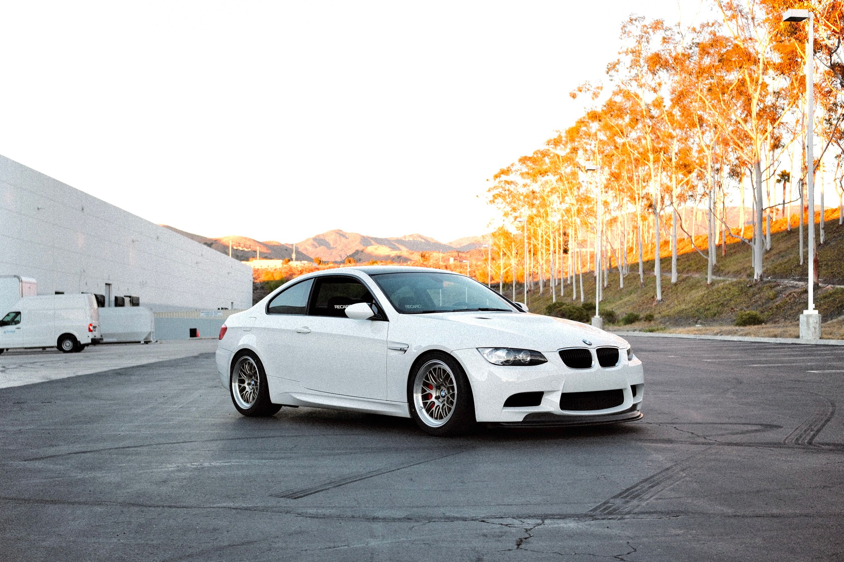 White BMW E92 Coupe M3 with 18" ML-10RT Apex wheels in Machined Lip Gloss Motorsport Gold