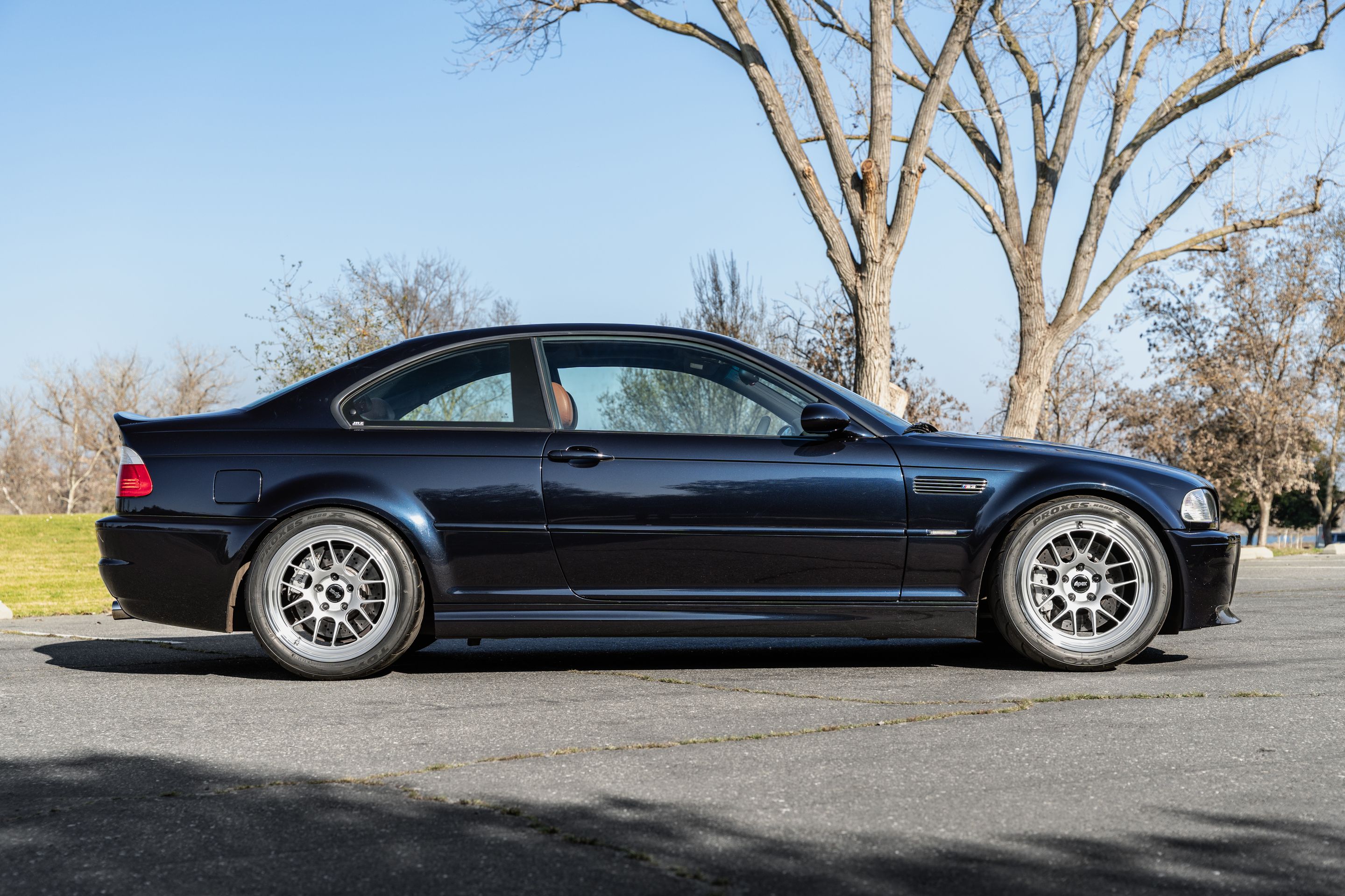Black BMW E46 M3 with 18" ML-7RT Apex wheels in Machined Lip Race Silver
