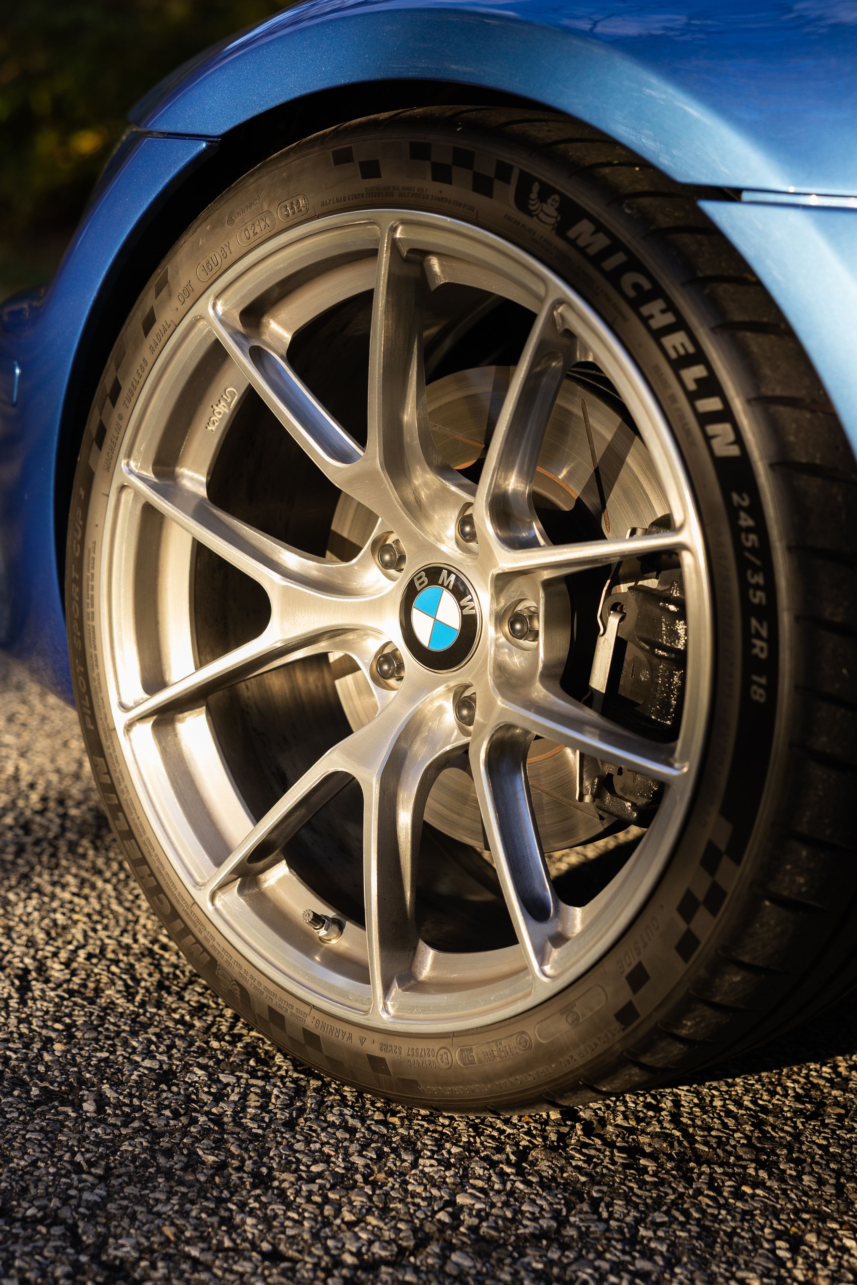 Blue BMW E36/8 Coupe Z3 M with 18" VS-5RS Apex wheels in Brushed Clear