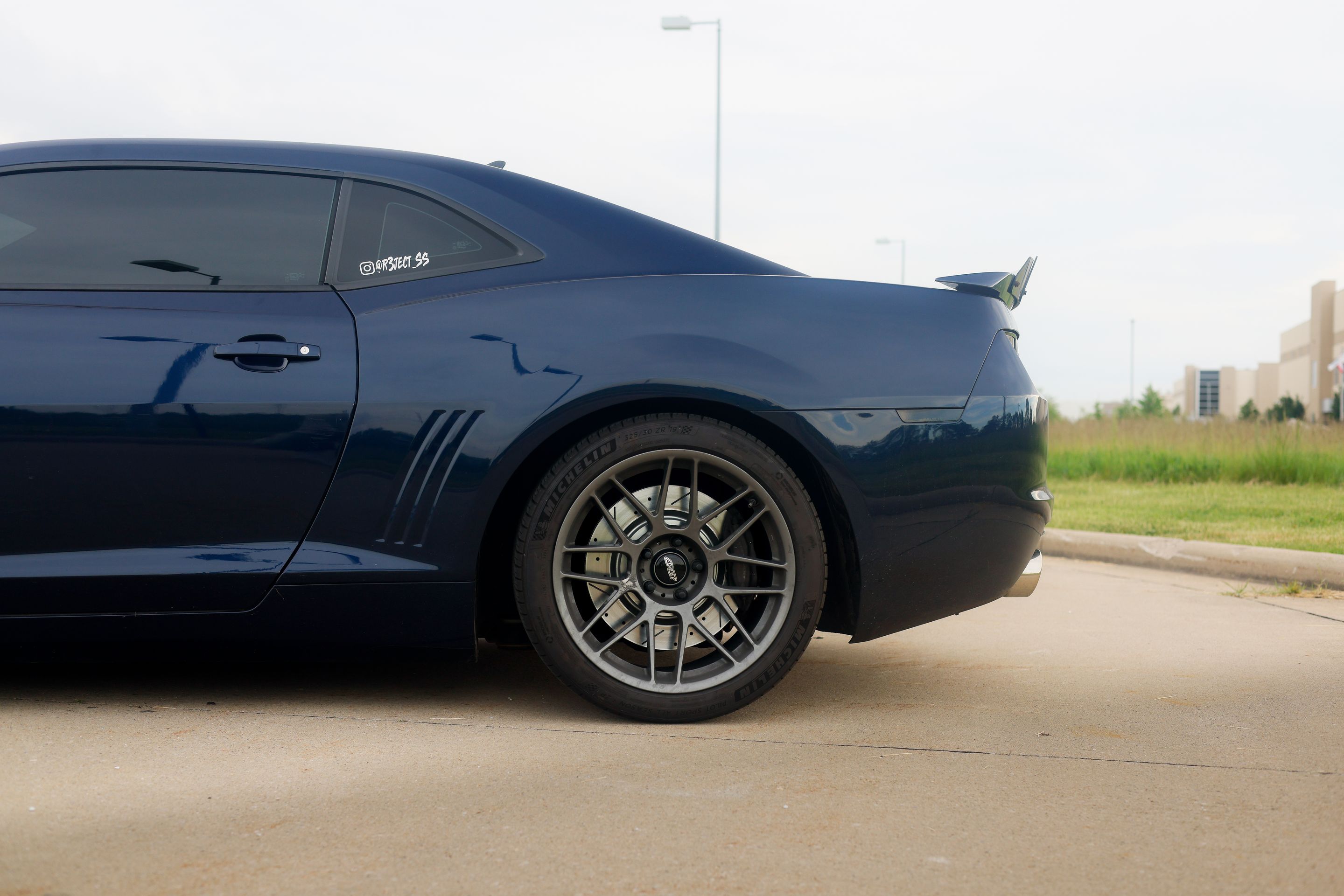 Blue Chevrolet 5th Gen Camaro SS with 19" ARC-8 Apex wheels in Anthracite