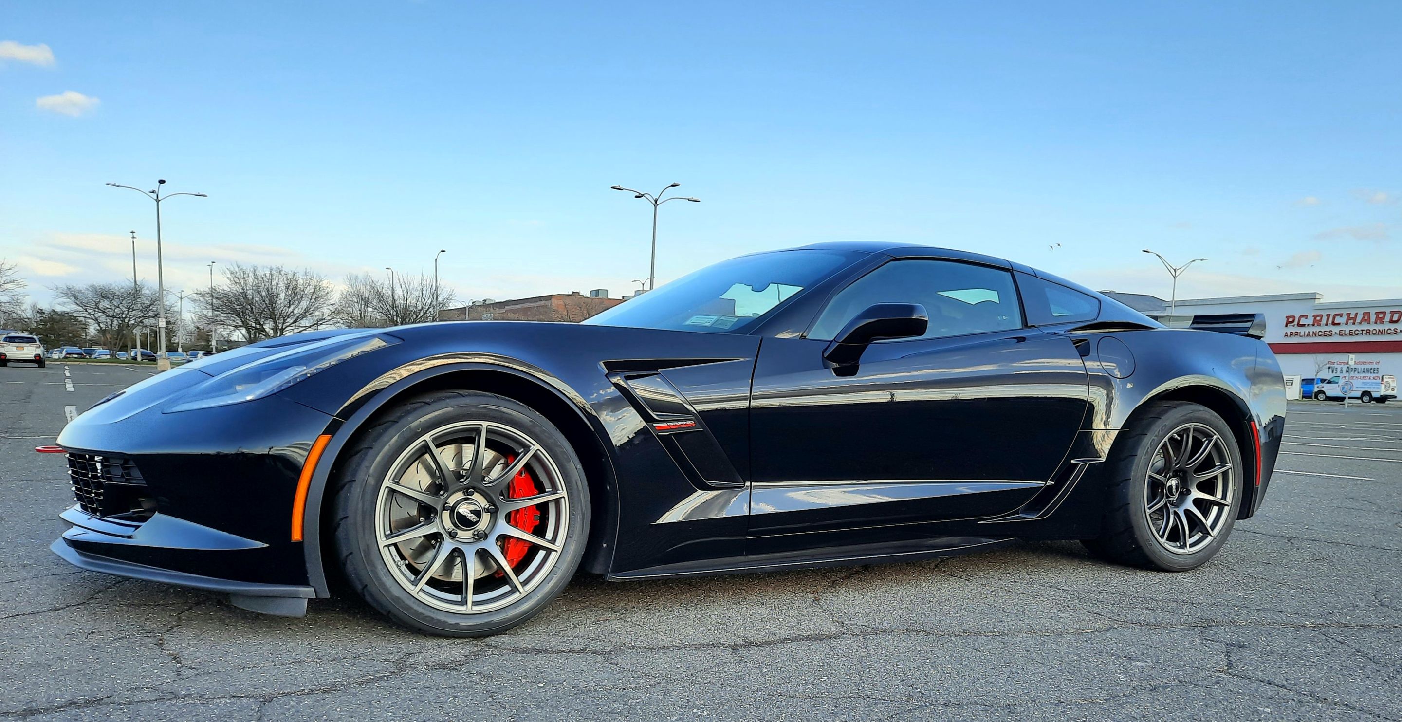 Black Chevrolet C7 Corvette Grand Sport with 18" SM-10 Apex wheels in Anthracite