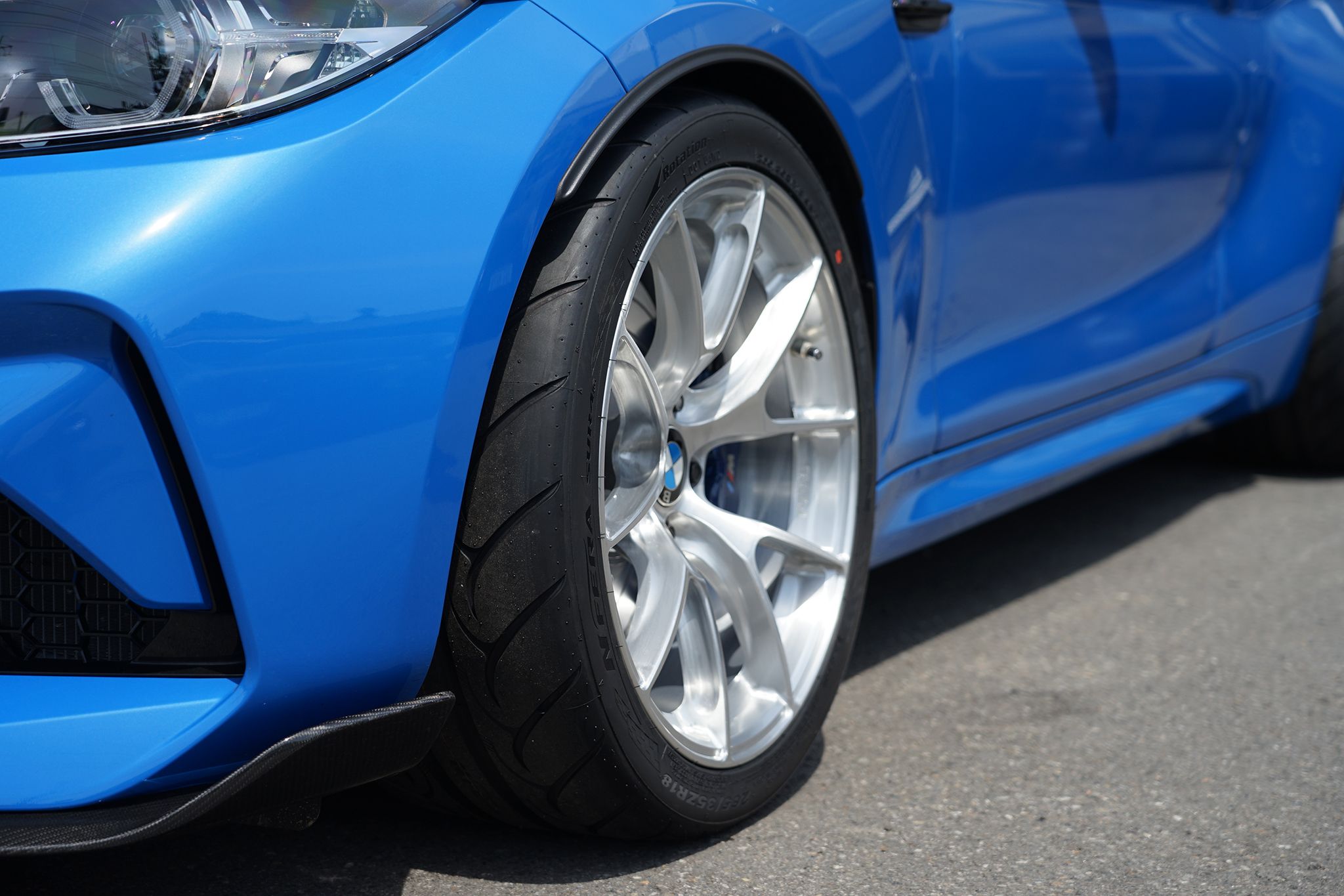 Blue BMW F87 M2 with 18" VS-5RS Apex wheels in Brushed Clear