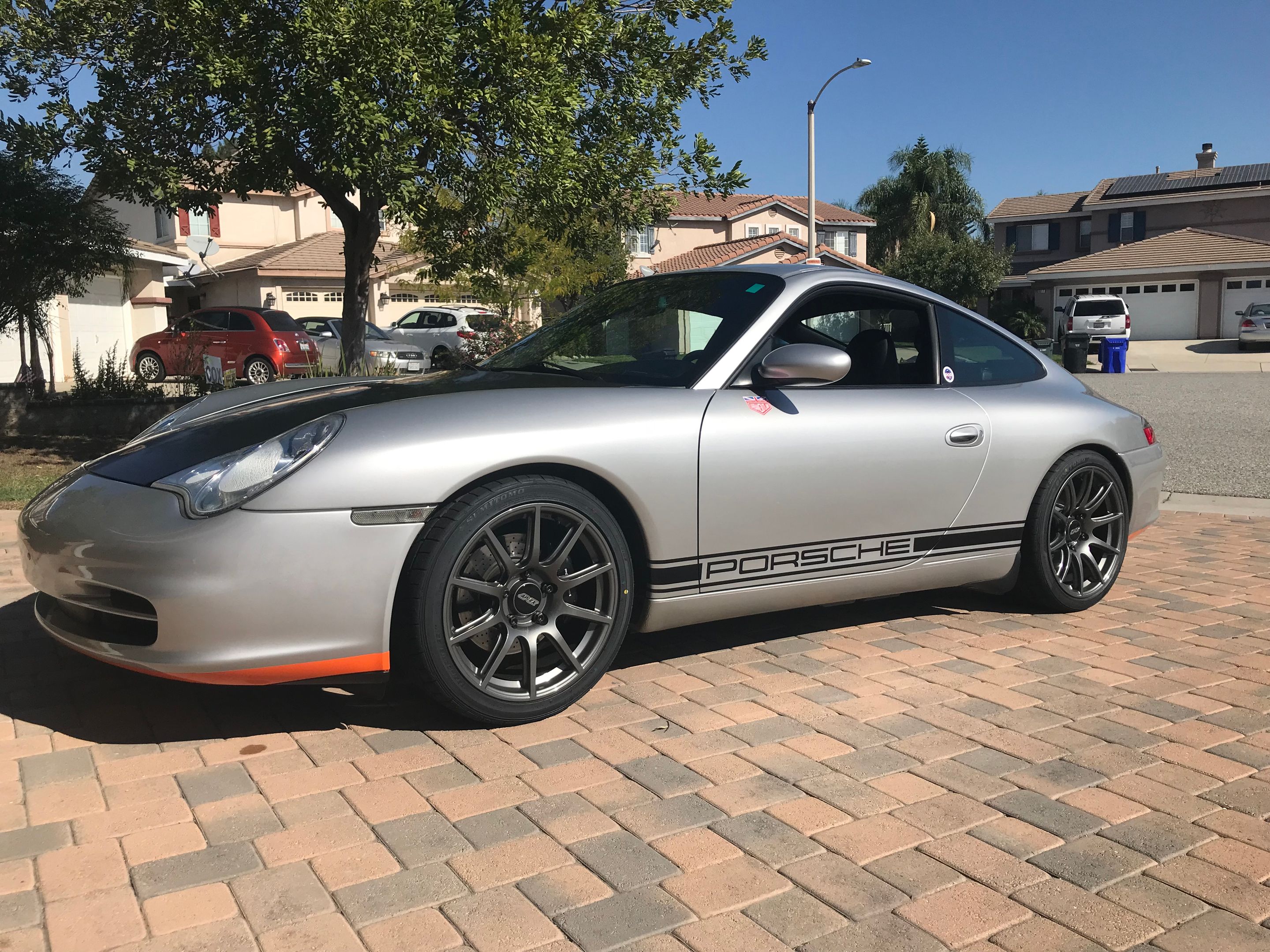 Silver Porsche 911 996 Carrera with 18" SM-10 Apex wheels in Anthracite