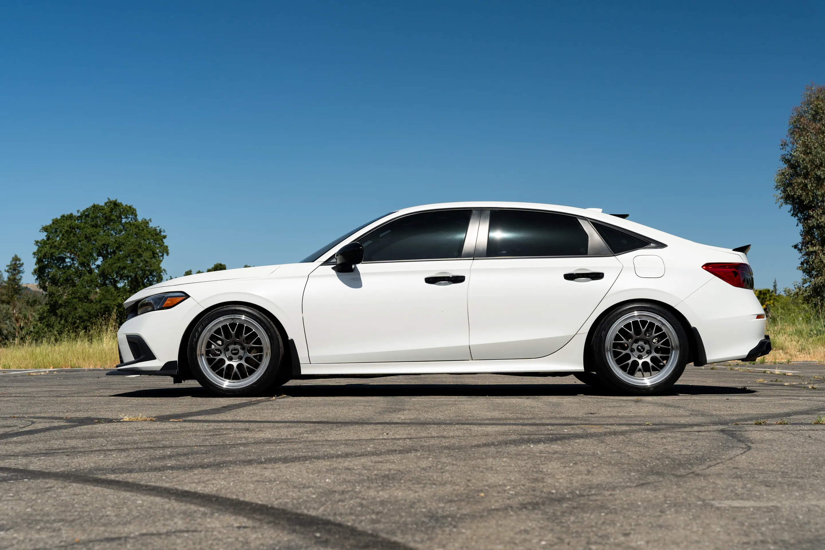 White Honda 11th Gen Civic with 18" ML-10RT Apex wheels in Machined Lip Anthracite