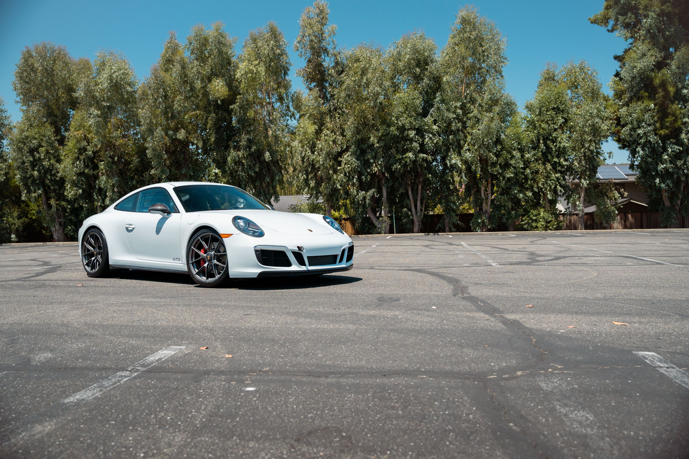 White Porsche 911 991.2 Carrera GTS with 20" VS-5RS Apex wheels in Anthracite