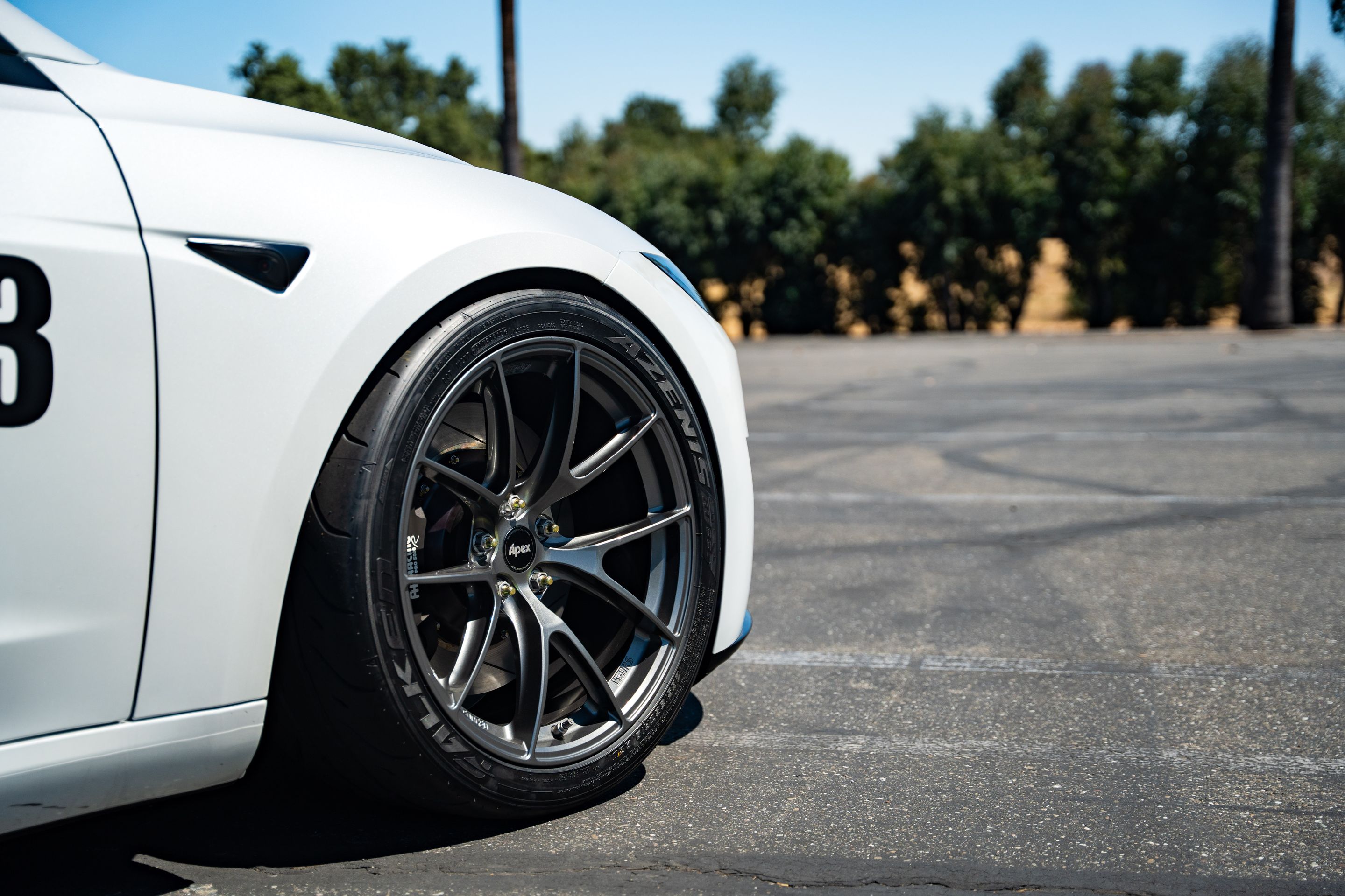 White Tesla Model 3 with 19" VS-5RS Apex wheels in Anthracite