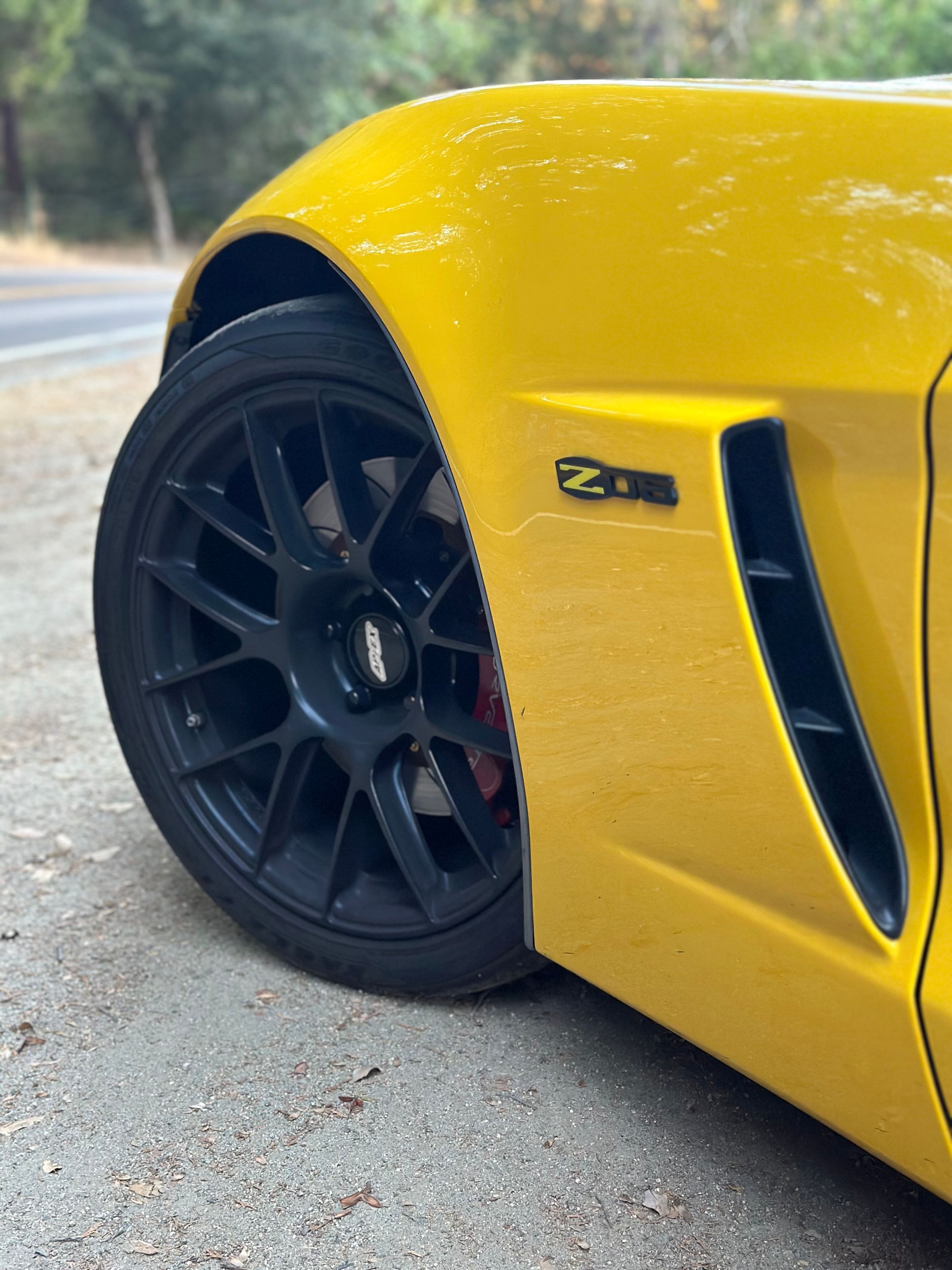 Yellow Chevrolet C6 Corvette Z06 with 19" EC-7RS Apex wheels in Satin Black