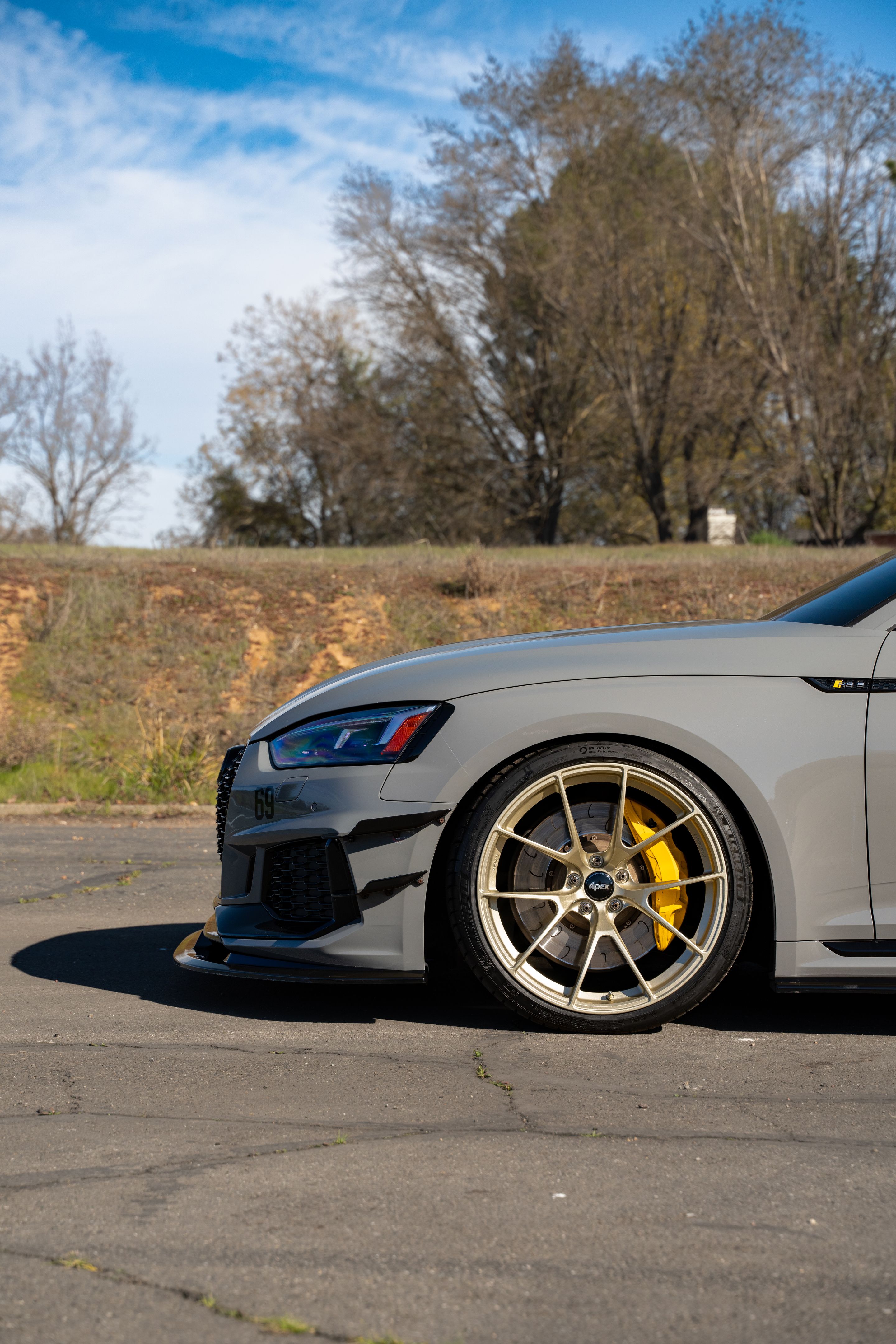 Grey Audi B9 RS 5 Coupe with 20" VS-5RS Apex wheels in Motorsport Gold