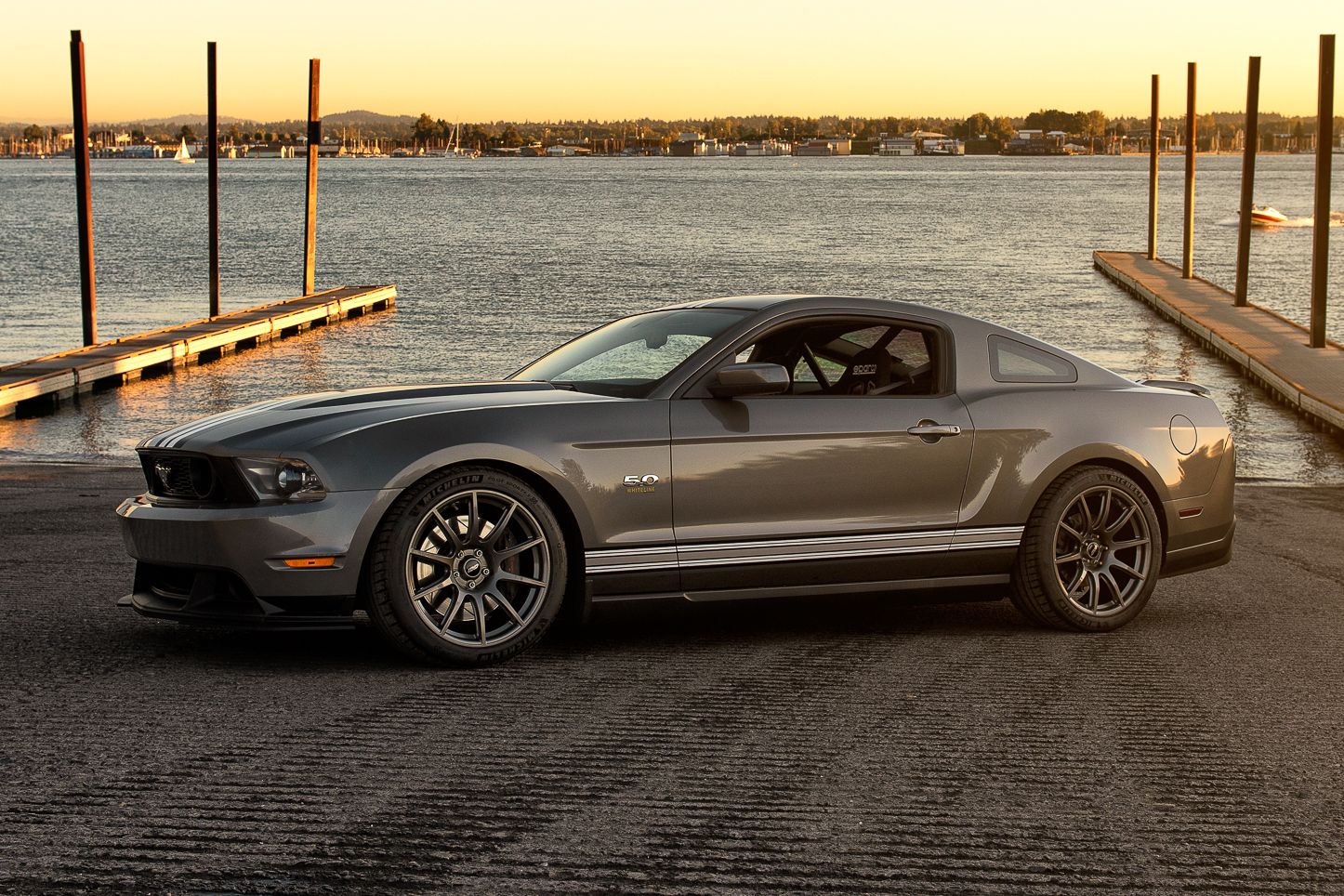 Ford S197 Mustang GT with 19