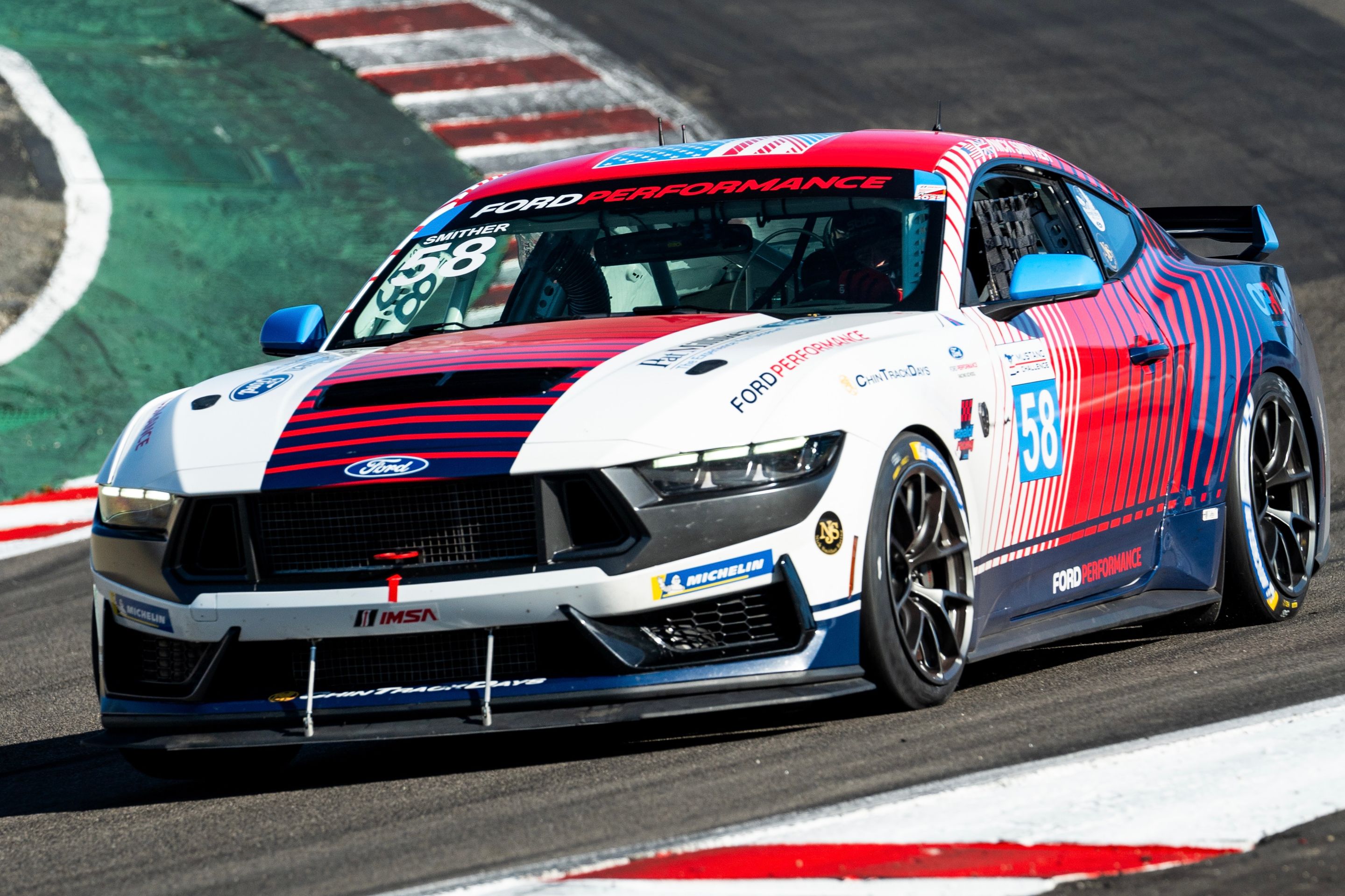 White Ford Performance Mustang Dark Horse R with 18" VS-5RE Apex wheels in Anthracite