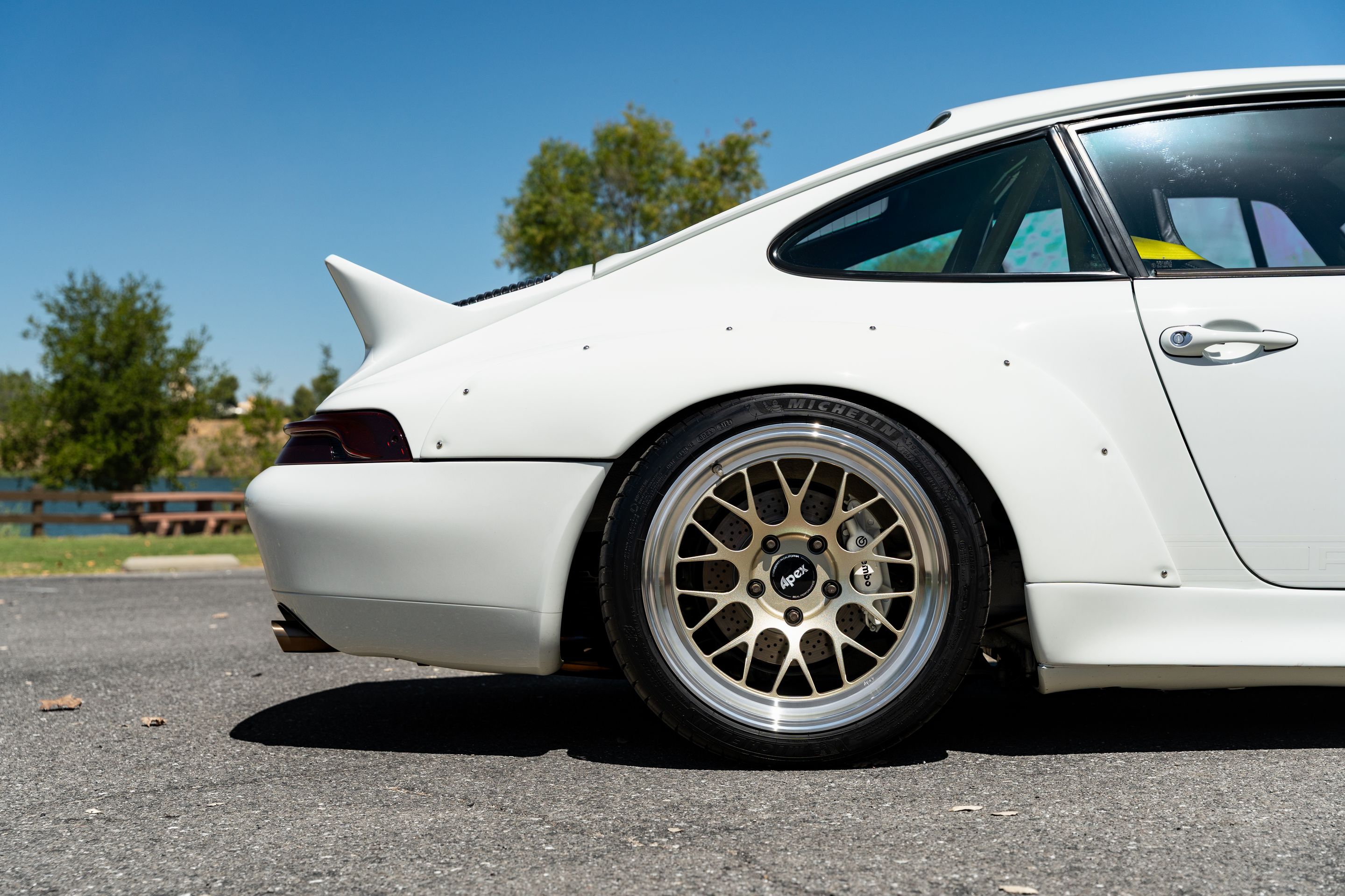 White Porsche 911 993 Carrera with 18" ML-10RT Apex wheels in Machined Lip Gloss Motorsport Gold