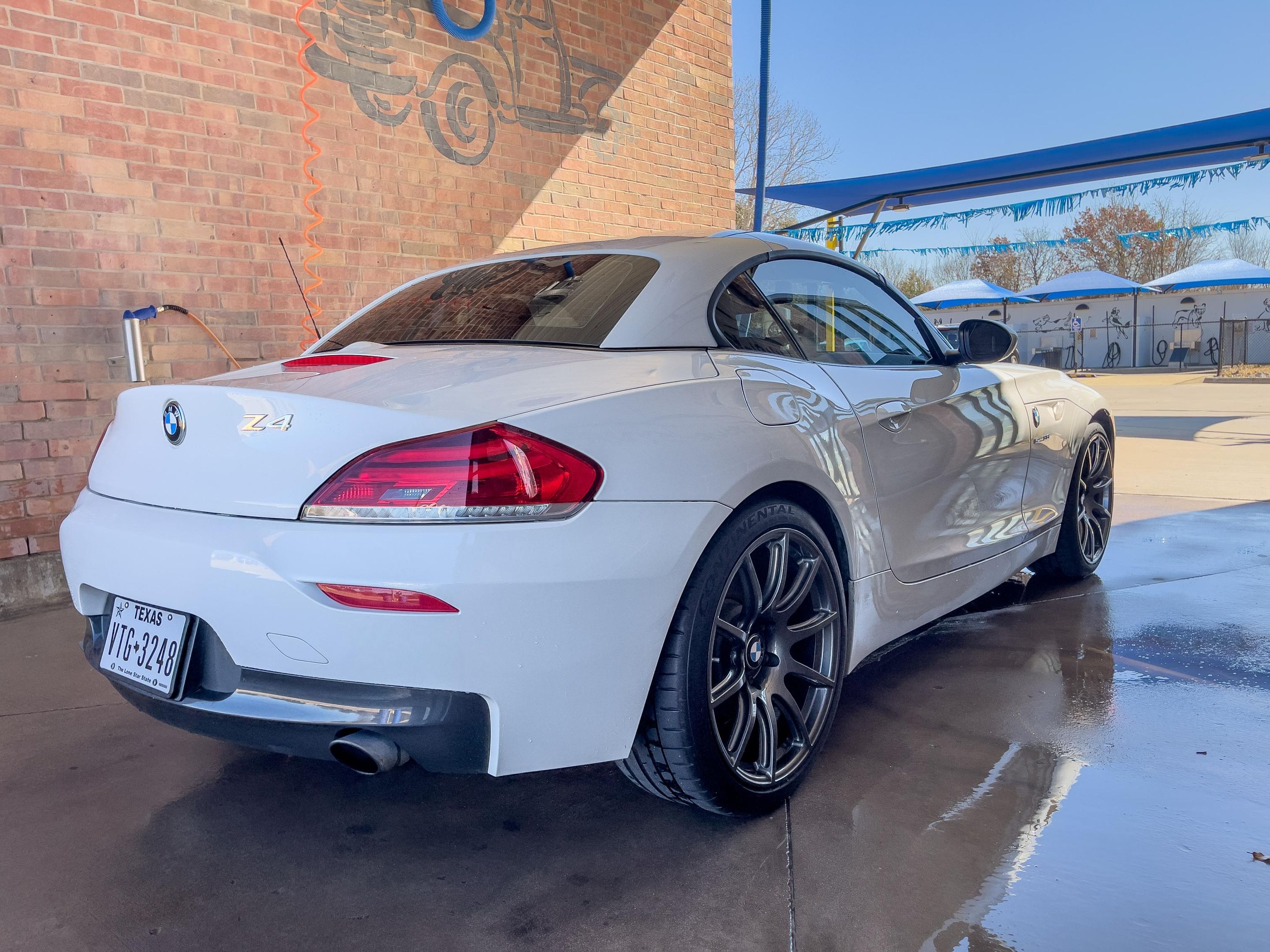 White BMW E89 Z4 with 19" SM-10 Apex wheels in Anthracite