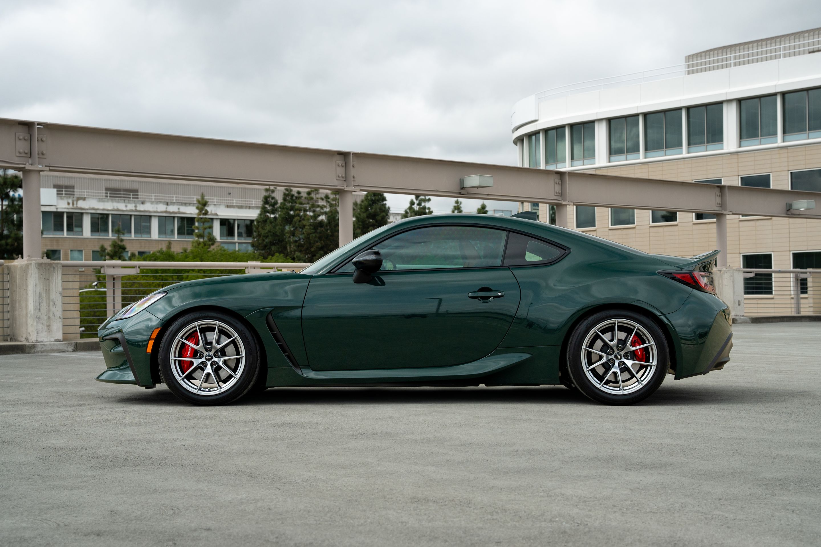Green Toyota GR86 with 17" VS-5 Apex wheels in Hyper Black
