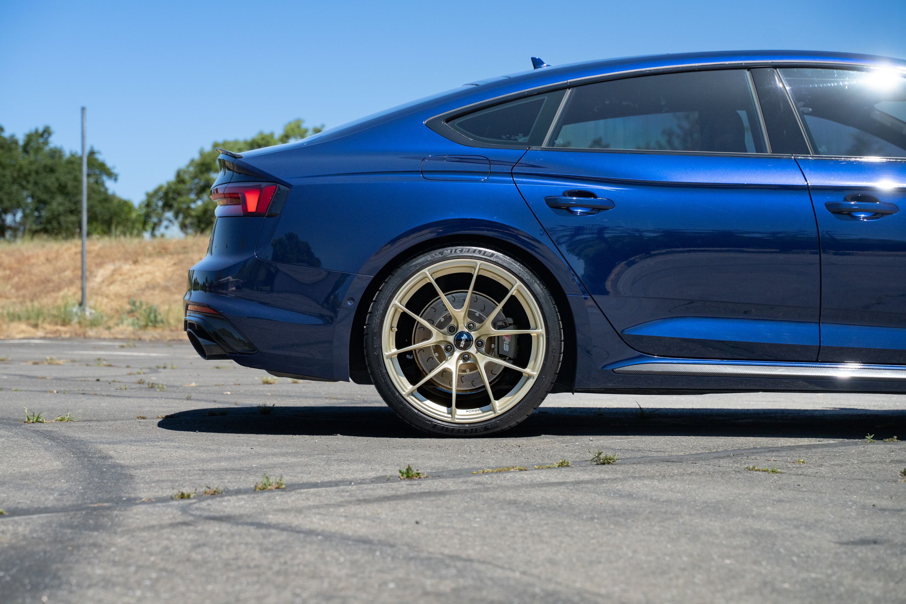 Blue Audi B9 RS 5 Sportback with 20" VS-5RS Apex wheels in Motorsport Gold