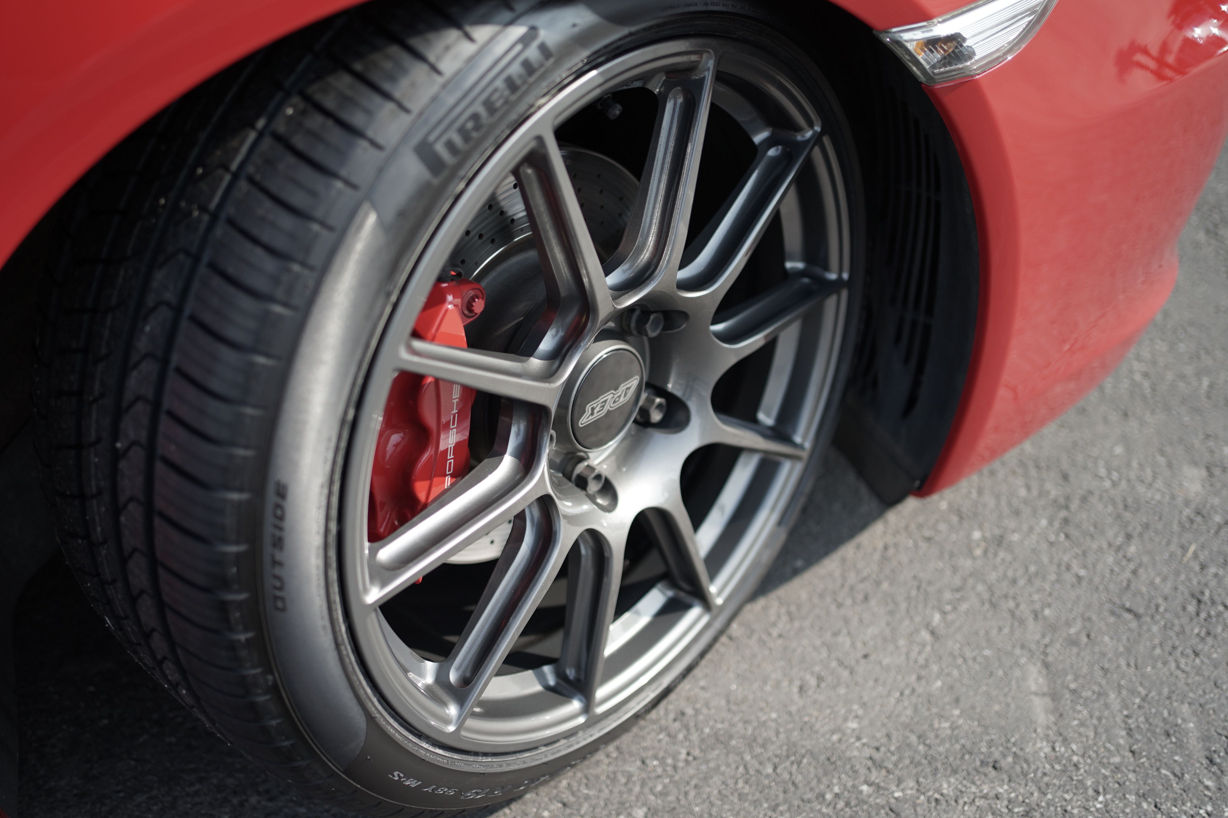 アモ Porsche 981 Cayman S with 19