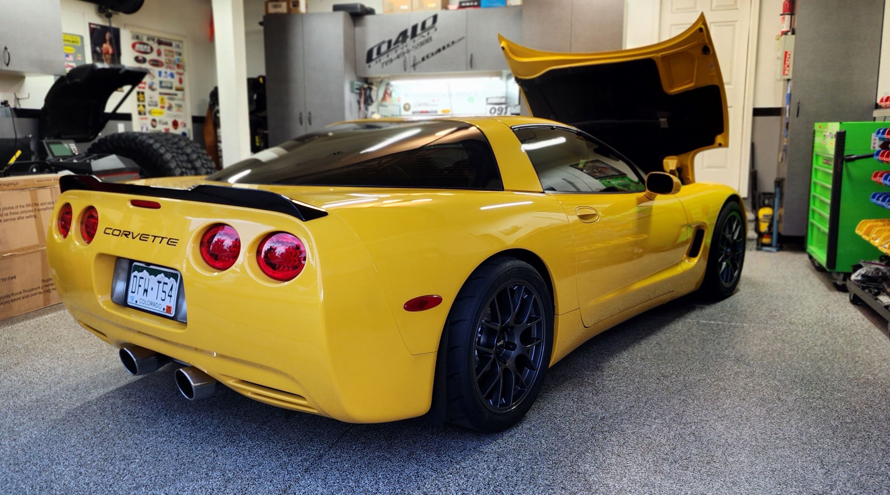 Yellow Chevrolet C5 Corvette Base/Z51 with 18" EC-7 Apex wheels in Anthracite