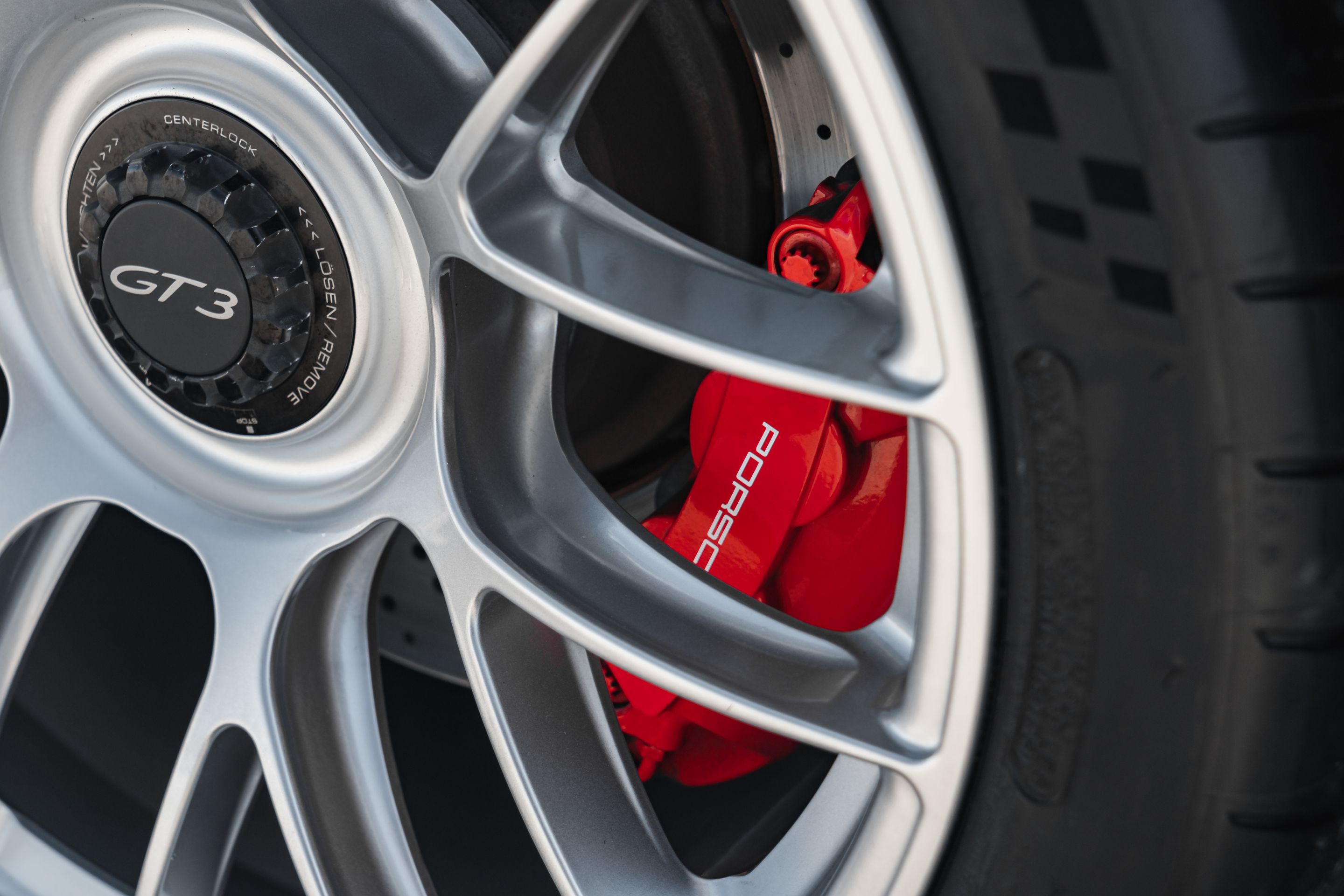 Blue Porsche 911 991.2 GT3 Touring with 19" EC-7RS Apex wheels in Race Silver