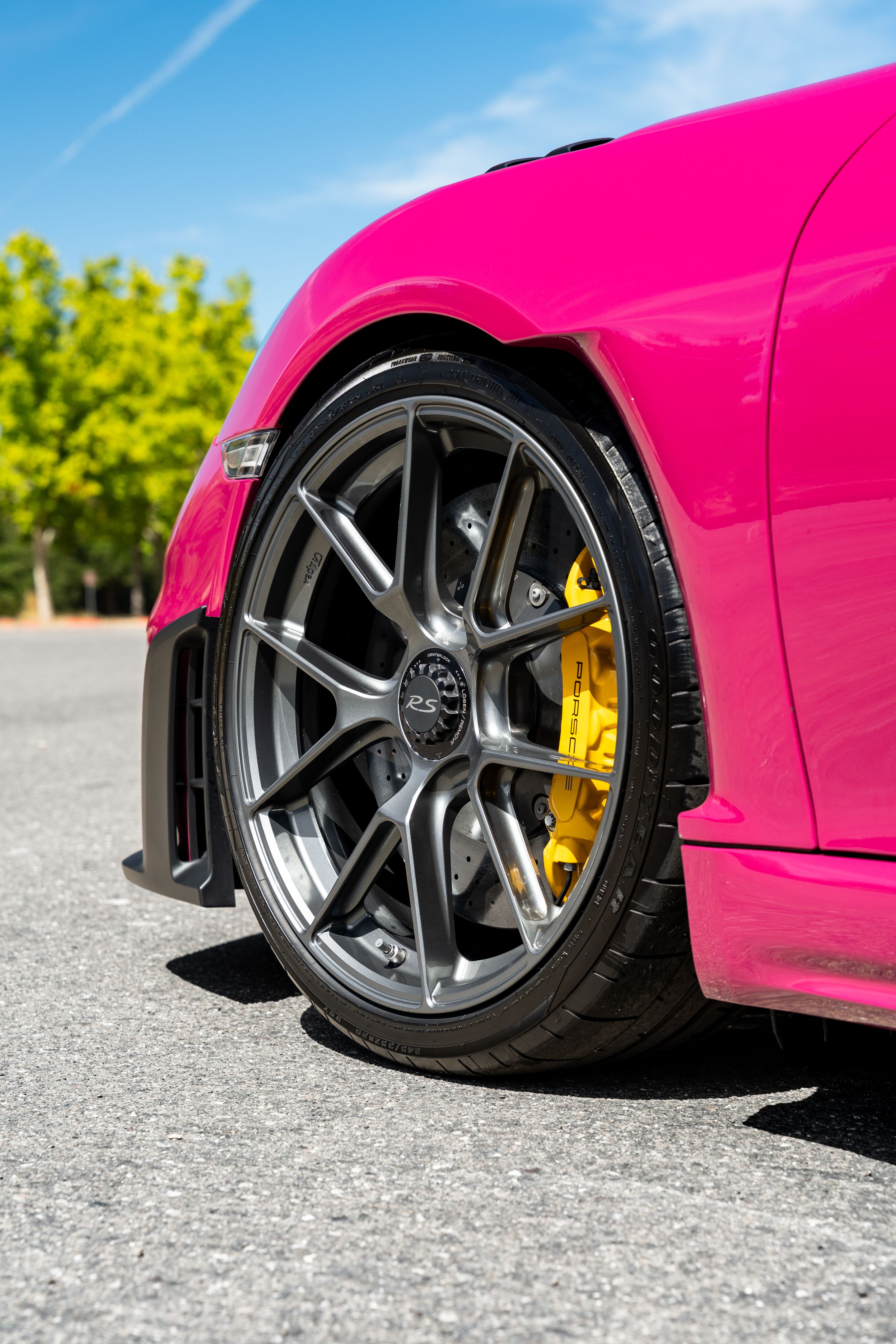 Pink Porsche 718 Cayman GT4 RS with 20" VS-5RS Apex wheels in Anthracite
