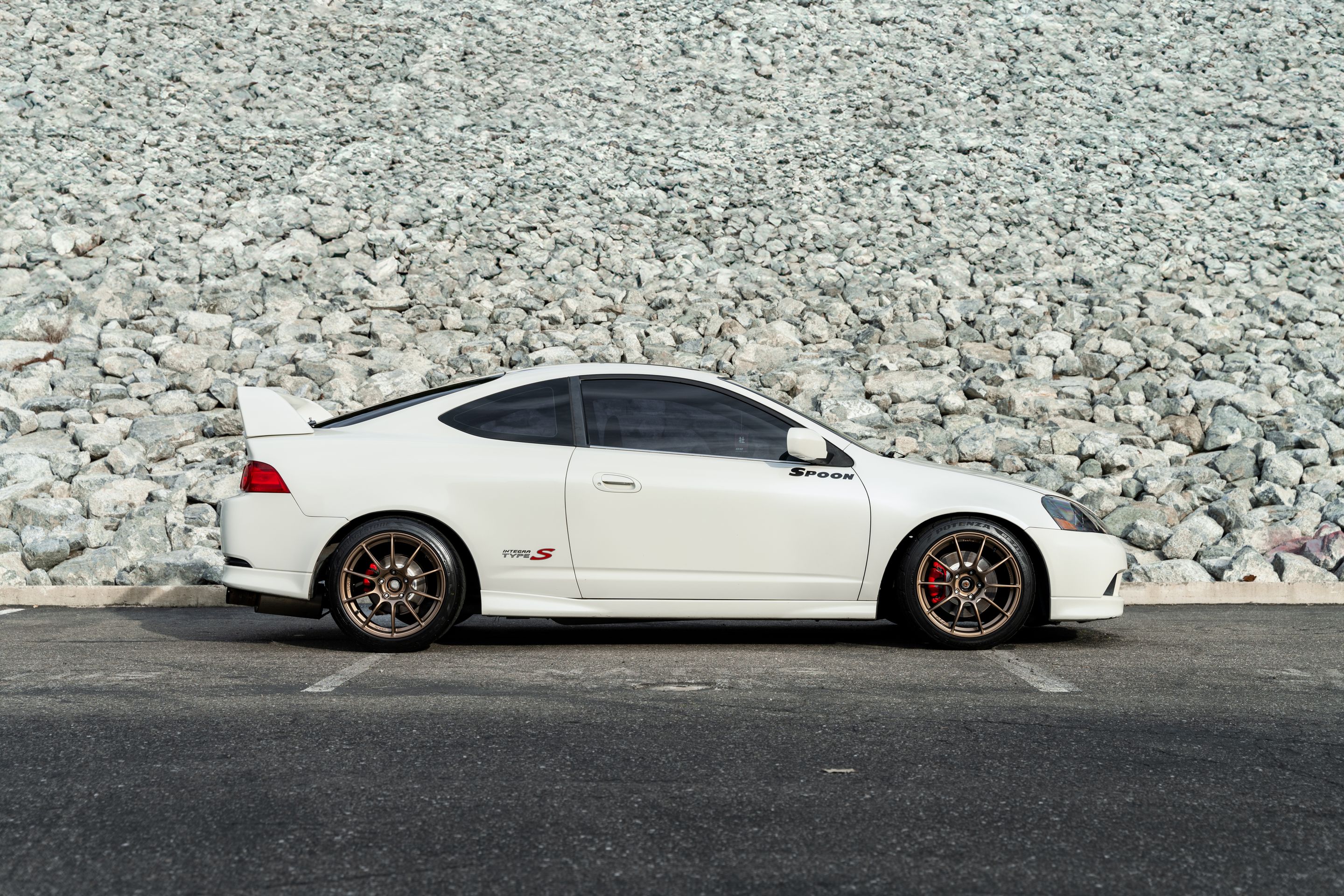 White Acura DC5 RSX with 17" SM-10RS Apex wheels in Satin Bronze