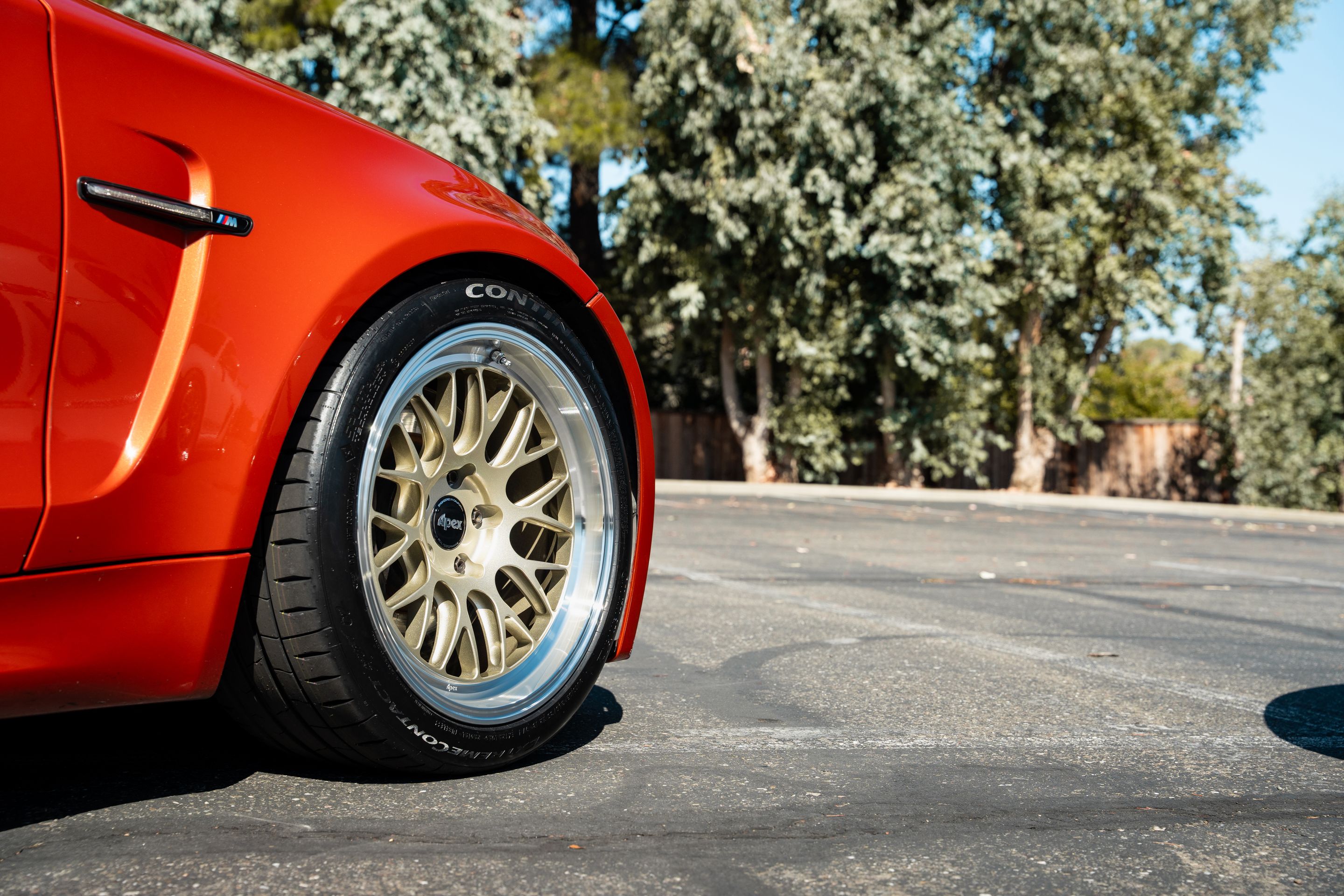 Orange BMW E82 1M with 18" ML-10RT Apex wheels in Machined Lip Gloss Motorsport Gold
