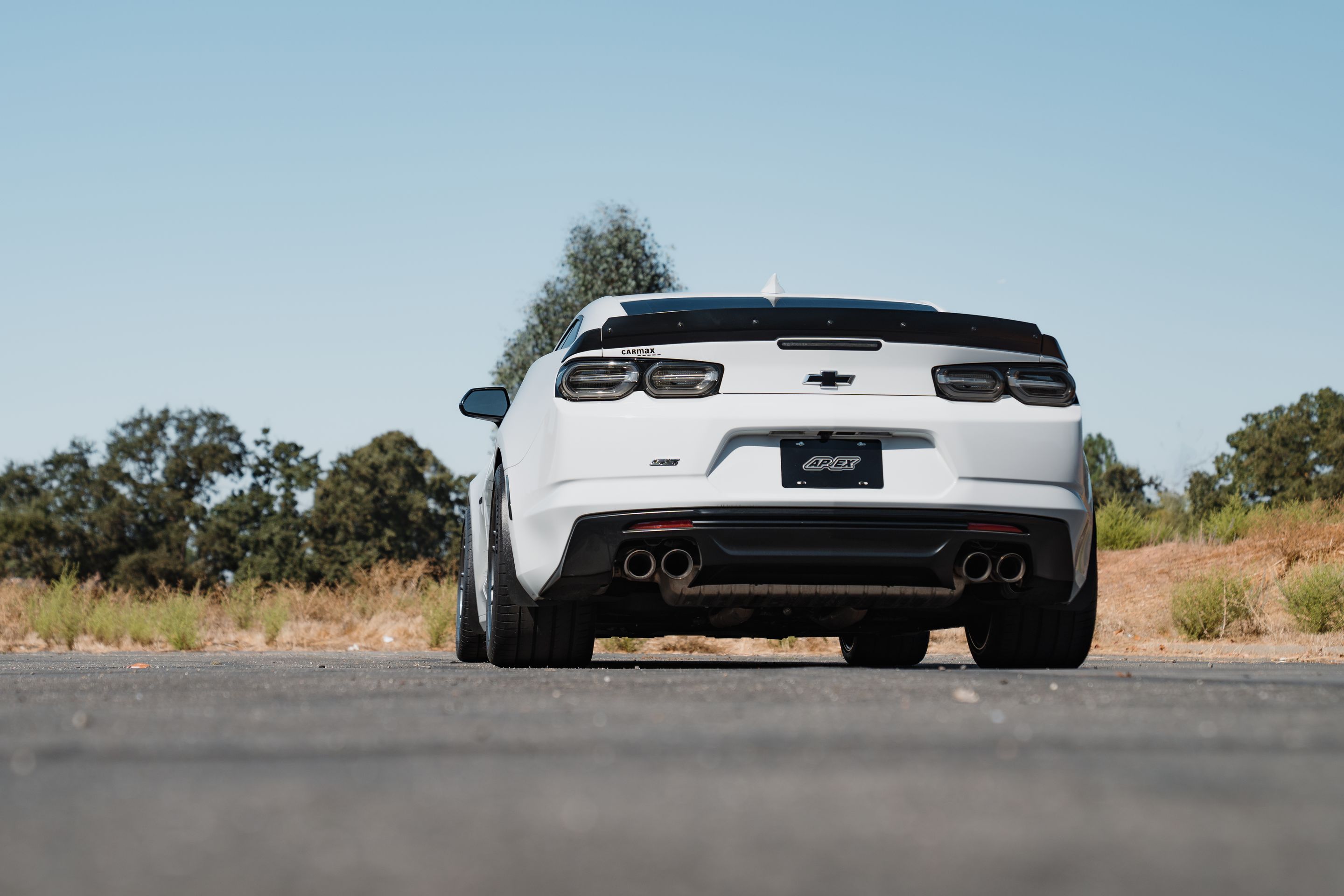 White Chevrolet 6th Gen Camaro SS 1LE with 19" ARC-8 Apex wheels in Anthracite