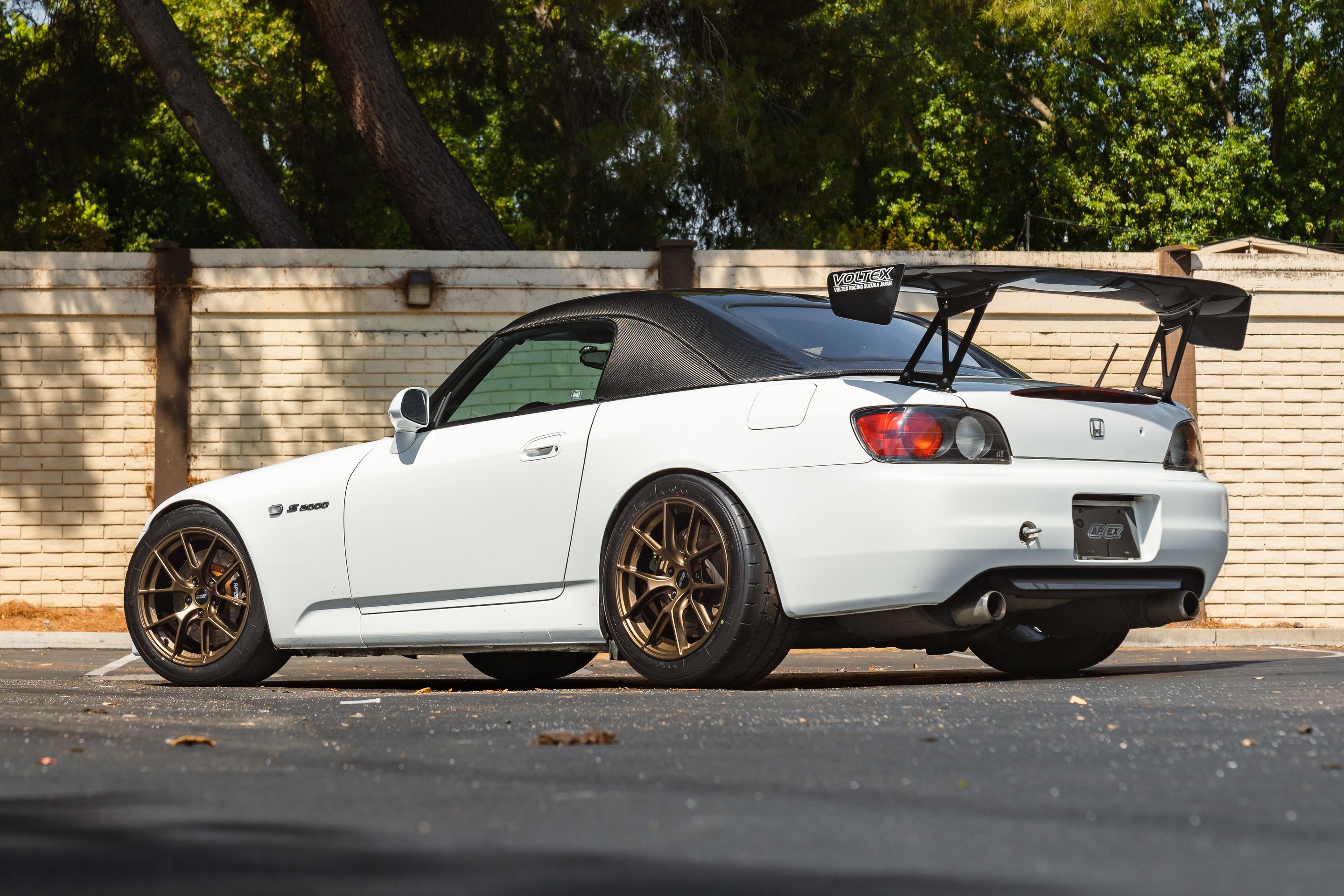 White Honda S2000 with 17" VS-5RS Apex wheels in Satin Bronze